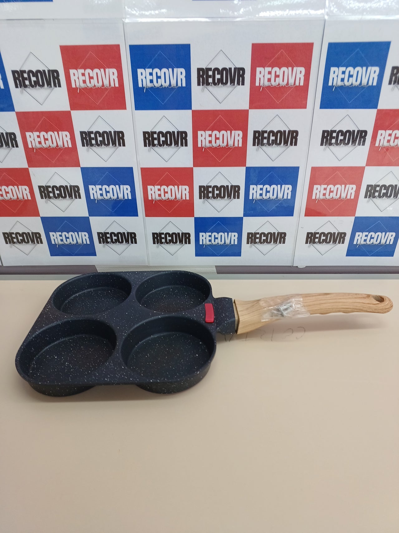 Sartén 4 Cavidades para Tortitas y Huevos, Antiadherente, Apta para Inducción, Aluminio – Color Negro Bobikuke