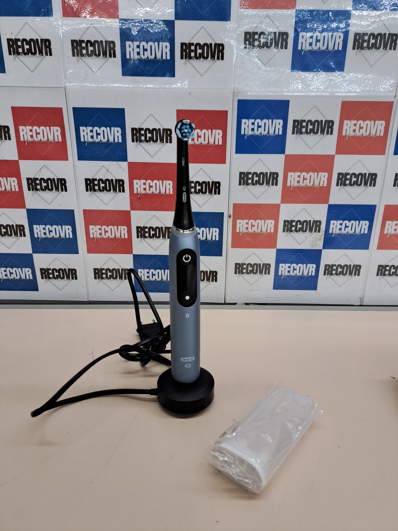 Oral-B iO 9 cepillo eléctrico con estuche cargador azul