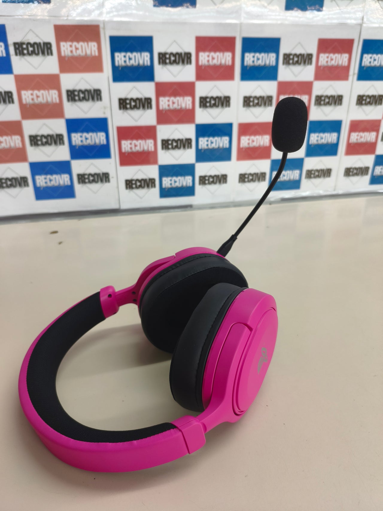 Auriculares gaming Trust Forta para PS5 con licencia oficial
