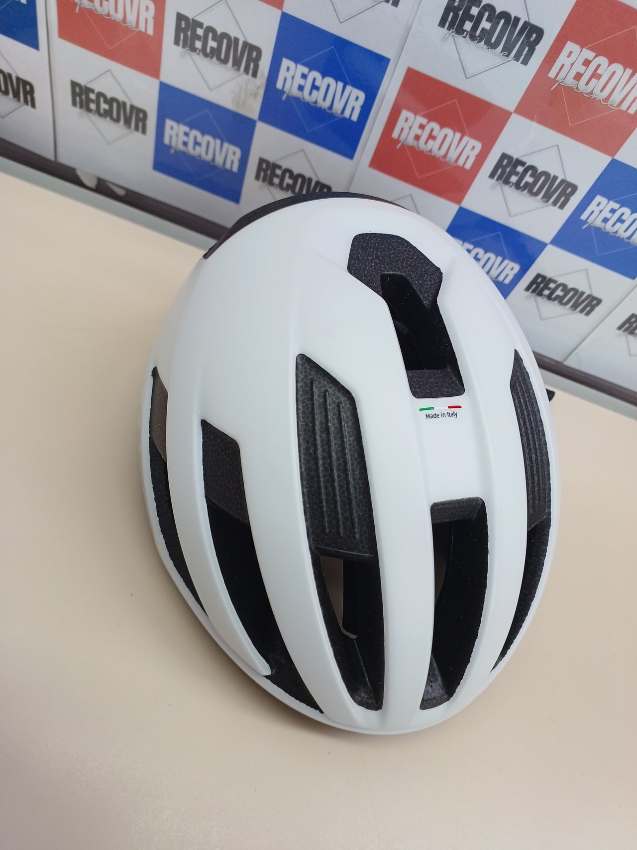 Casco ligero y versátil para ciclismo – Abus WingBack