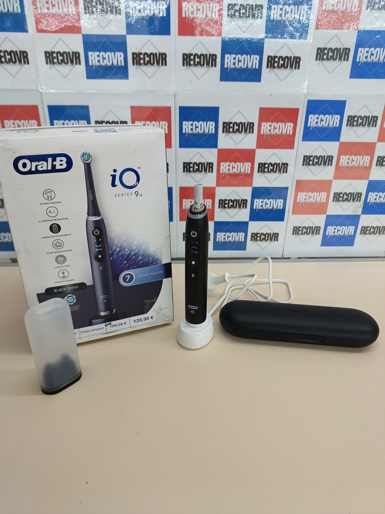 Cepillo eléctrico iO9N negro con estuche de viaje Oral-B