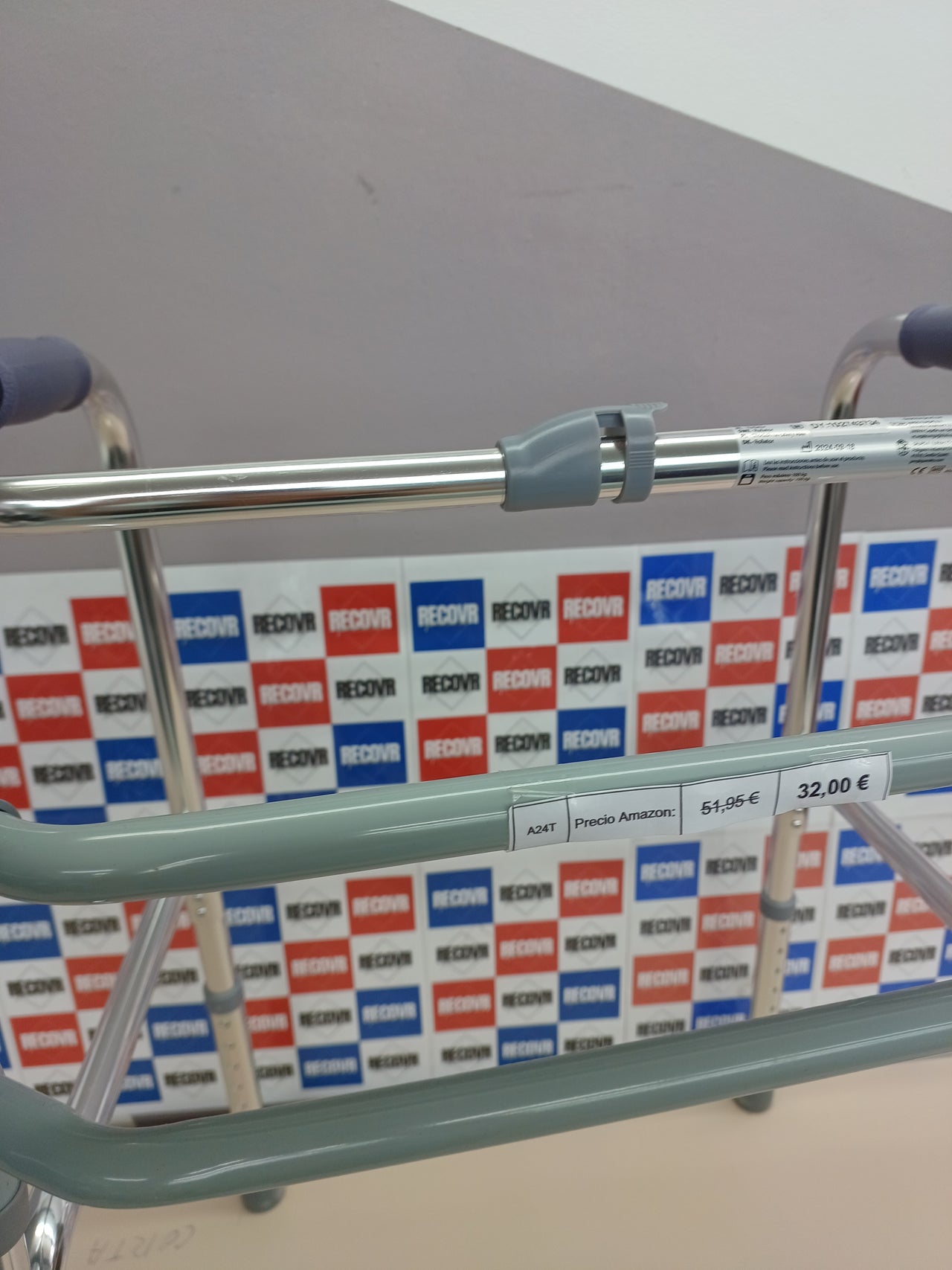 Mobiclinic®, Andador Plegable, Sin Ruedas, Mezquita, Ayuda a la Movilidad, Conteras Antideslizantes, Regulable en Altura, Plegable, Aluminio, Ultraligero, Peso Máximo 100 kg