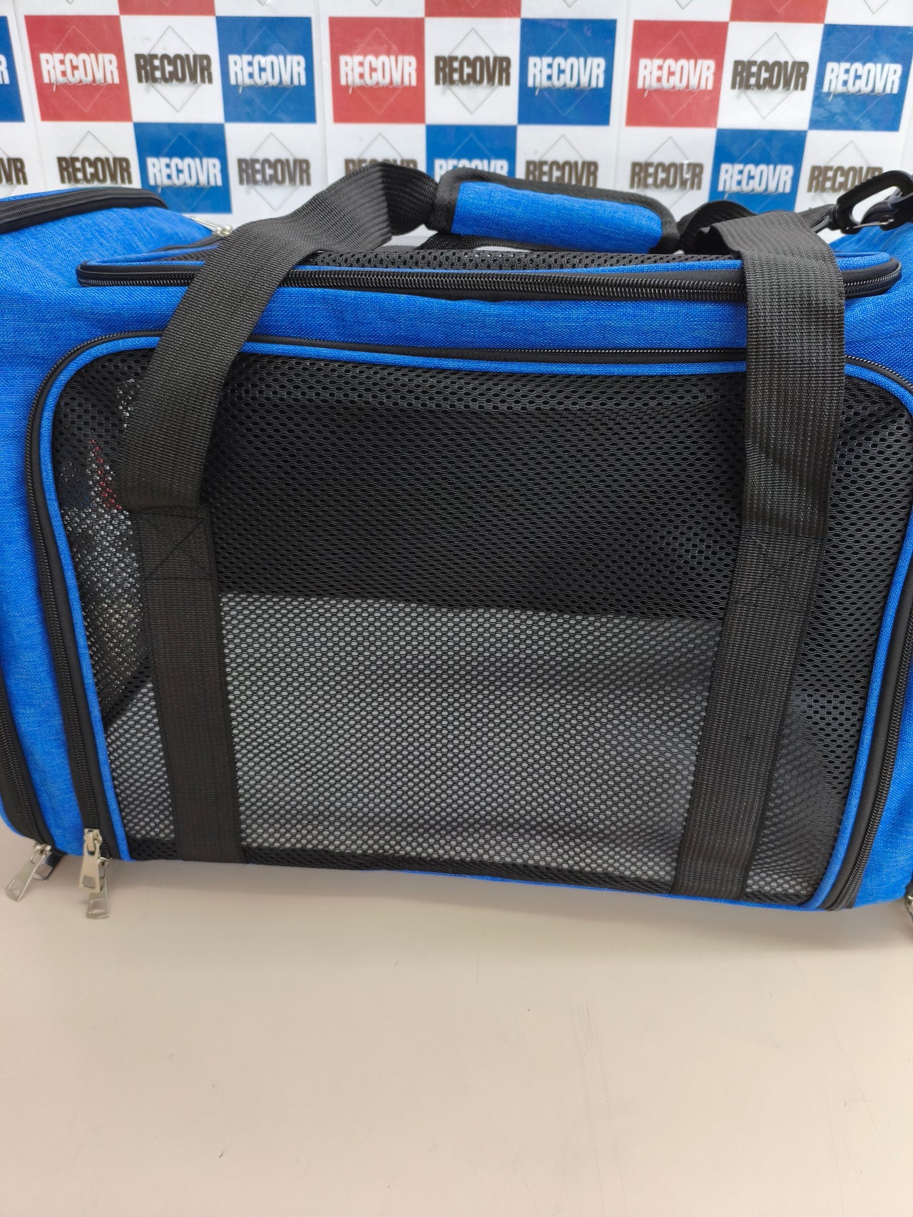 Bolsa transportín transpirable para perros y gatos.