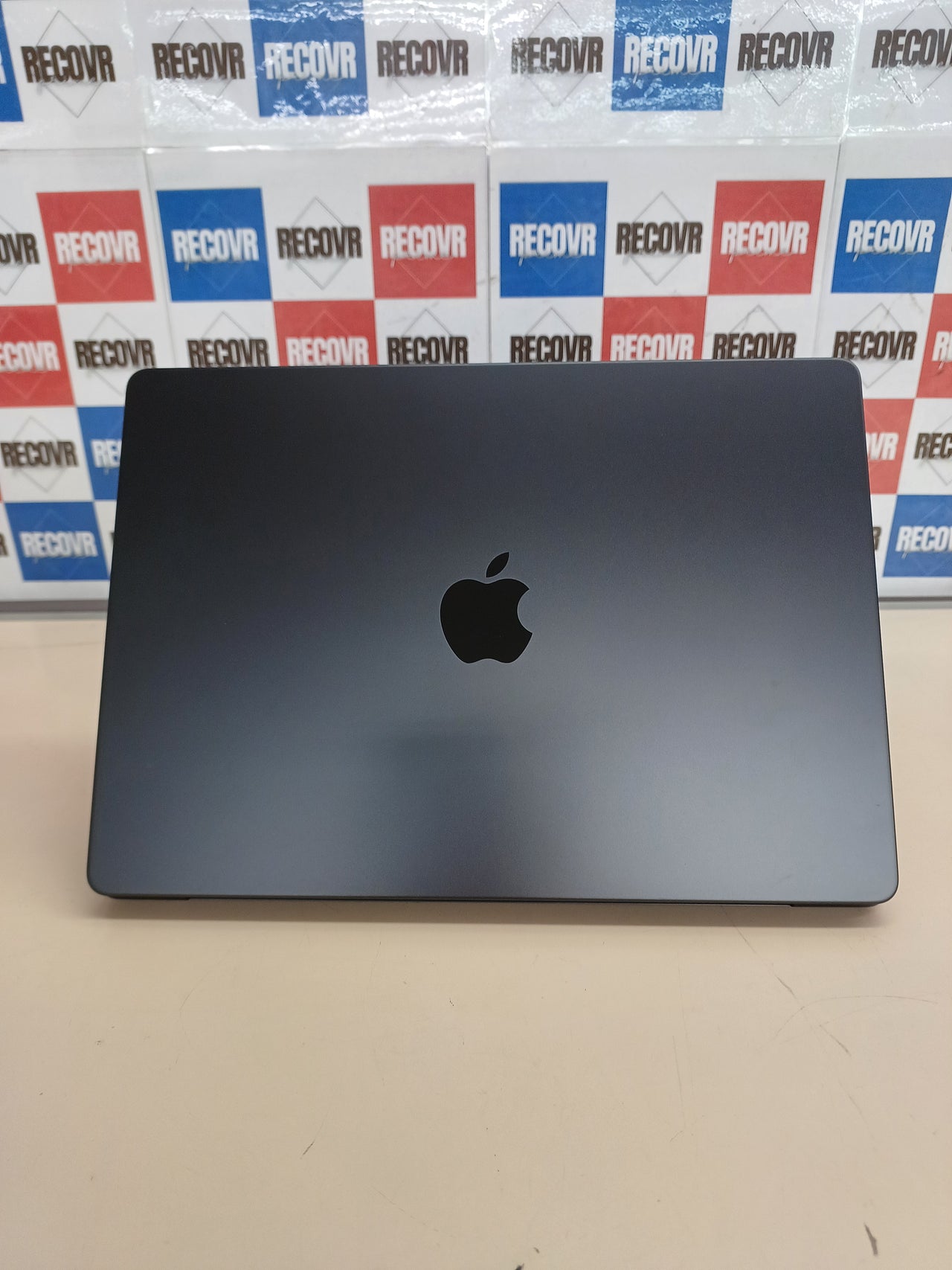 MacBook Pro 14” M3 Pro 18GB 512GB negro espacial Apple