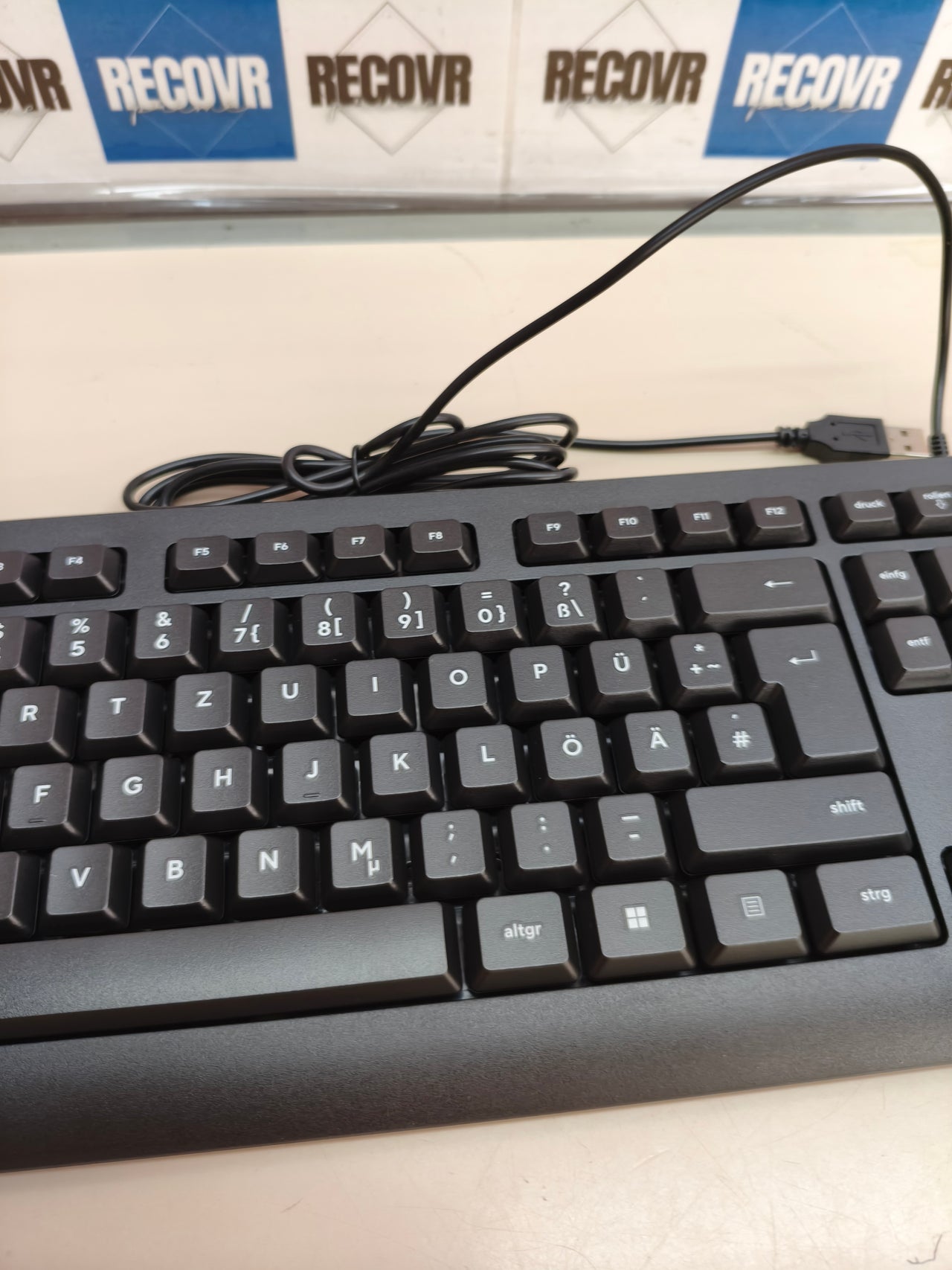 Teclado con cable Trust Taro, QWERTZ alemán, negro
