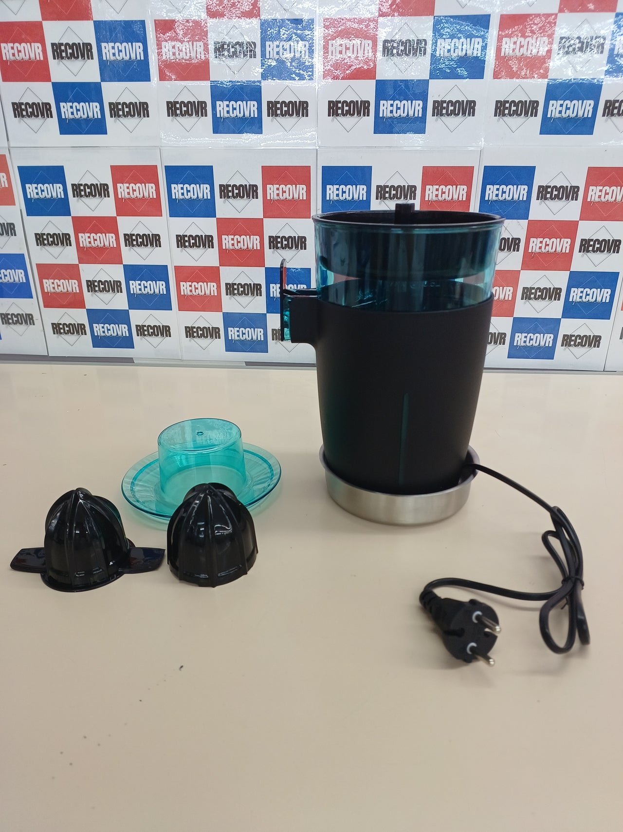 Exprimidor torre 800W pulpa ajustable Zitrus Tower Cecotec