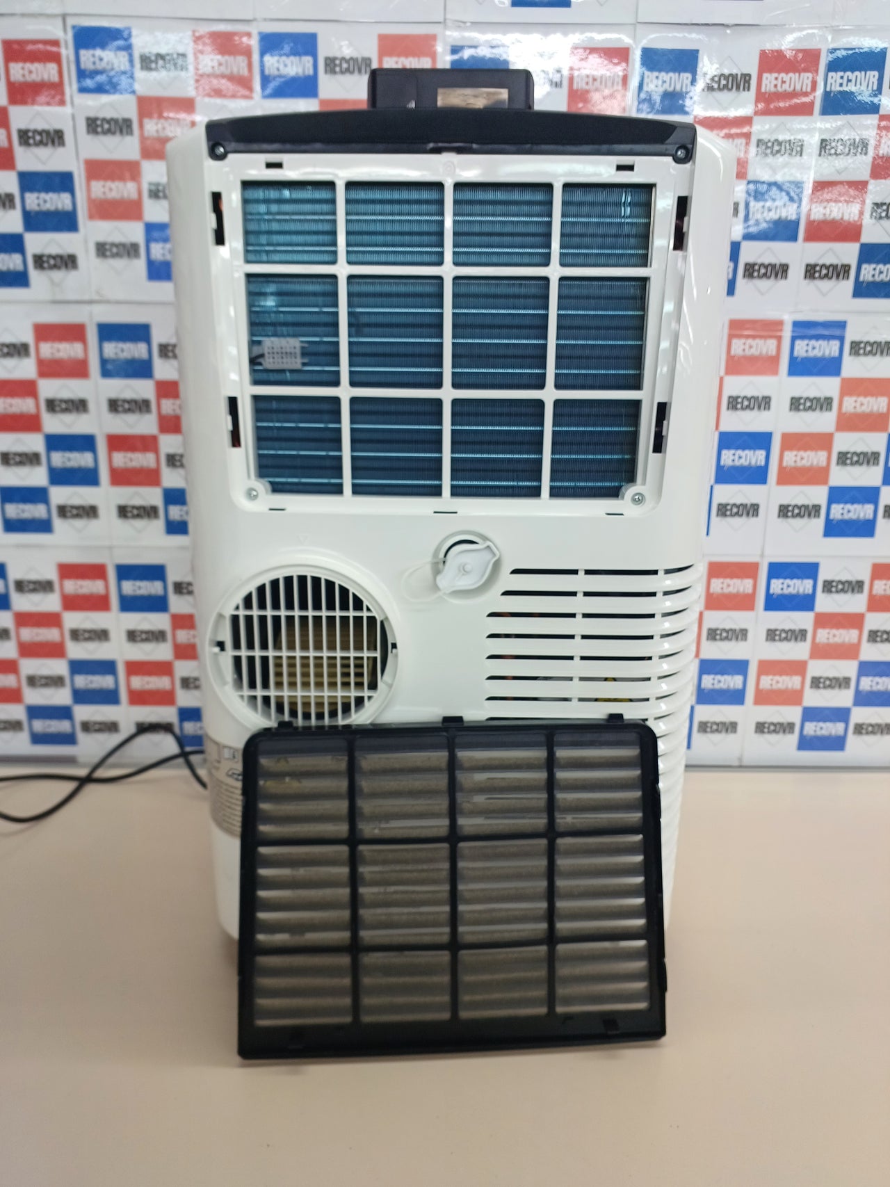 Aire acondicionado portátil 9800 BTU Pinguino De'Longhi