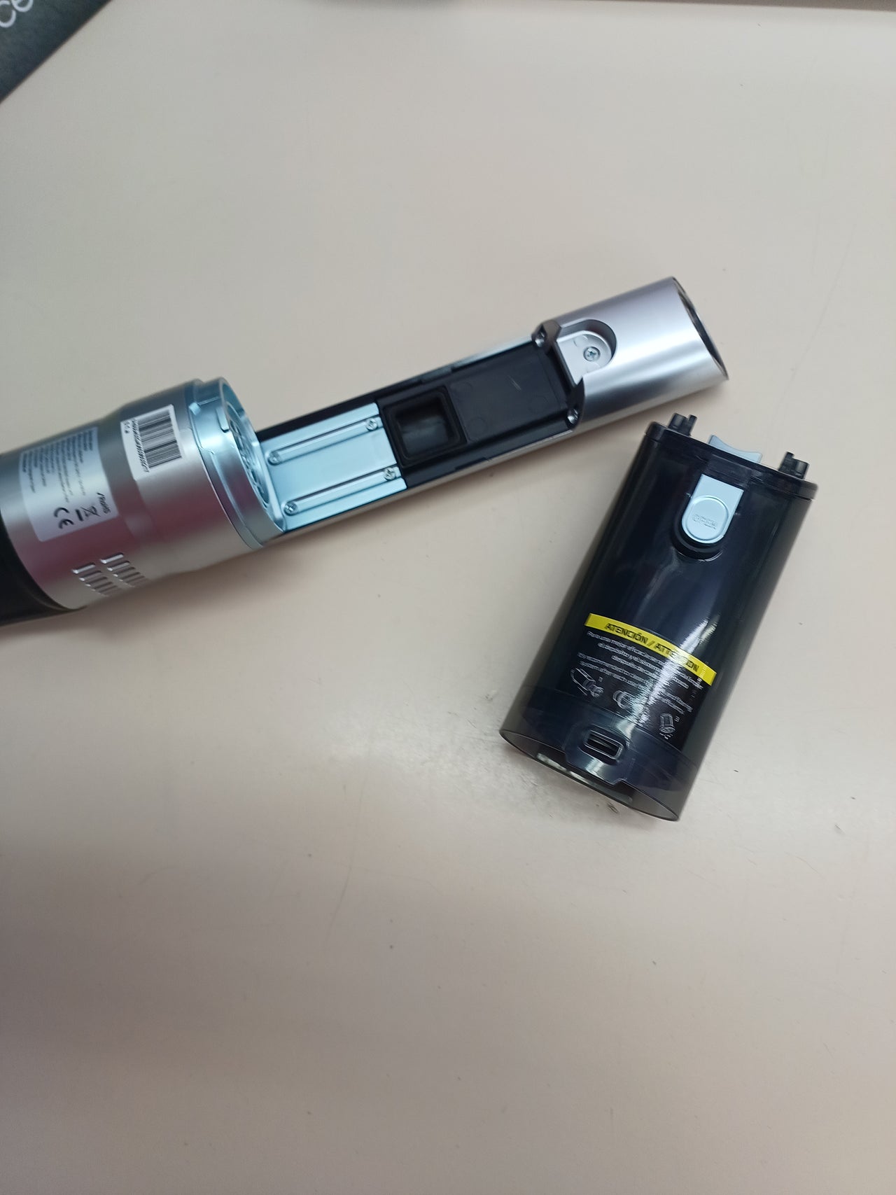 Aspiradora vertical sin cable 210W 20 kPa 40 min - Cecotec Scoba 2100 Jalisco