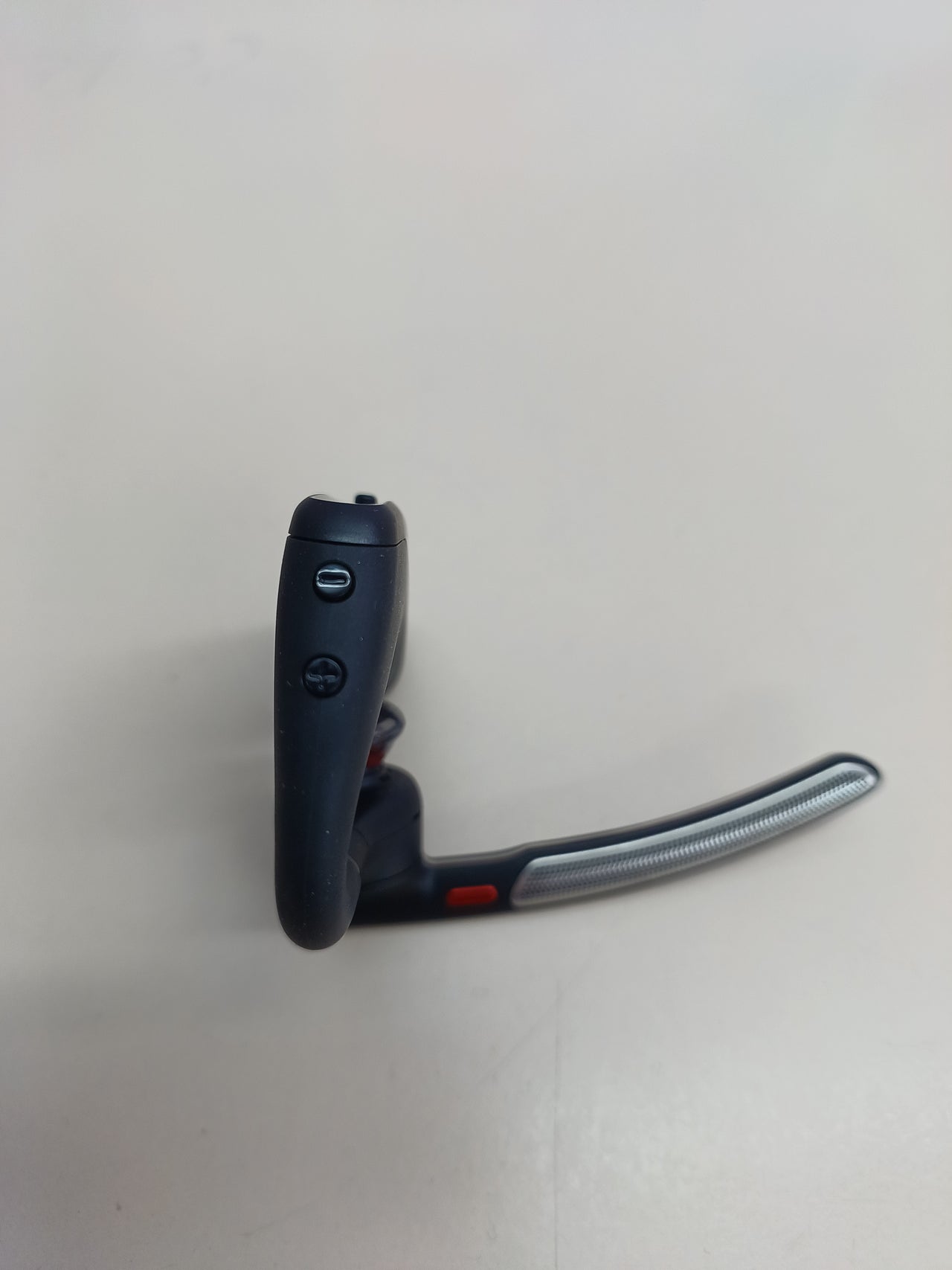Auricular Bluetooth cancelación ruido POLY Voyager Legend 30