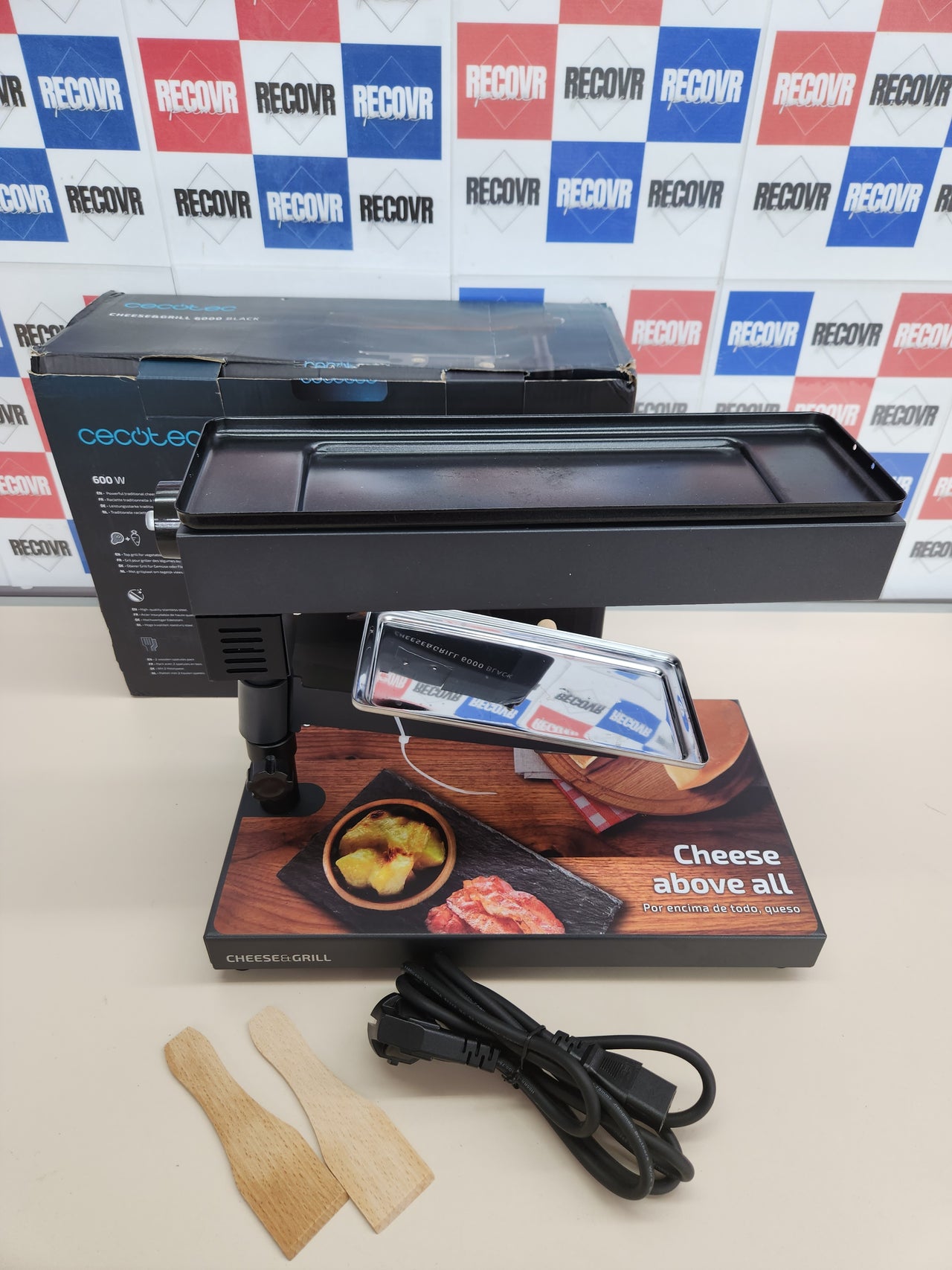 Raclette Cheese&Grill 60oW 6000 Black. Potencia, Función Grill, Acabado Acero INOX, Termostato Regulable, 2 espátulas de Madera, Parrilla Superior Antiadherente Cecotec