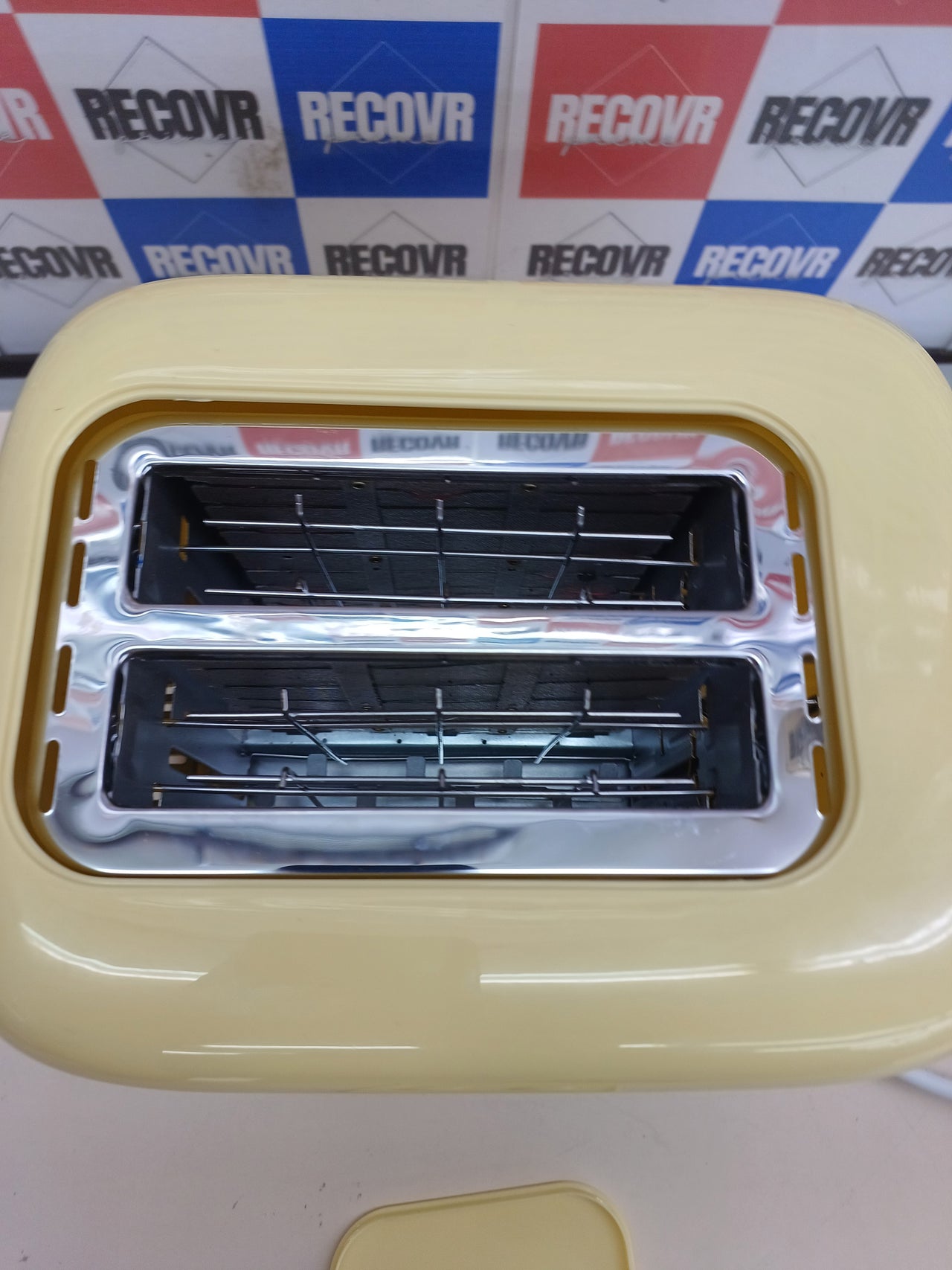 Tostadora vertical retro 700W ventana amarillo - Cecotec