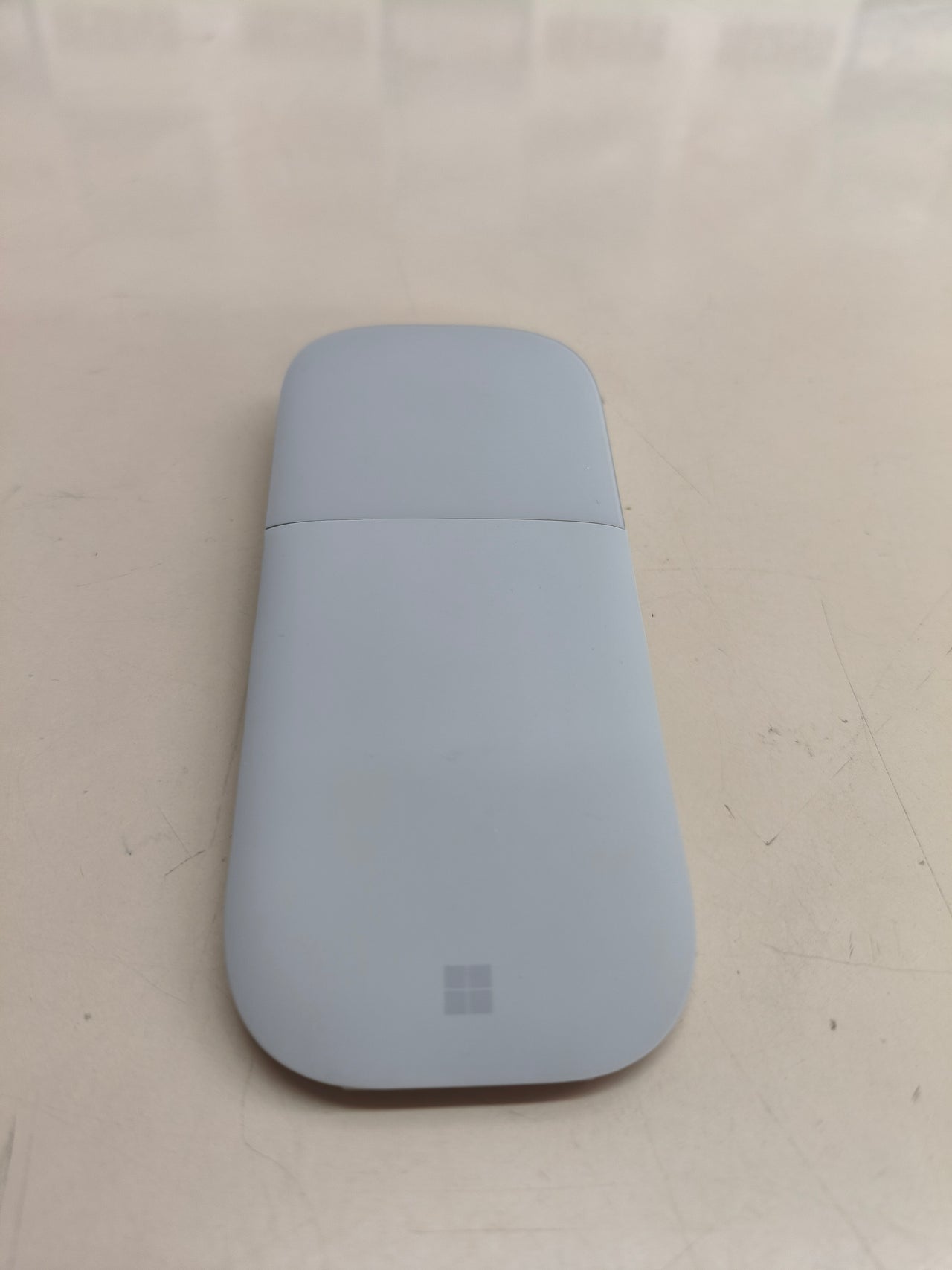 Ratón Bluetooth Microsoft Surface Arc Mouse gris claro