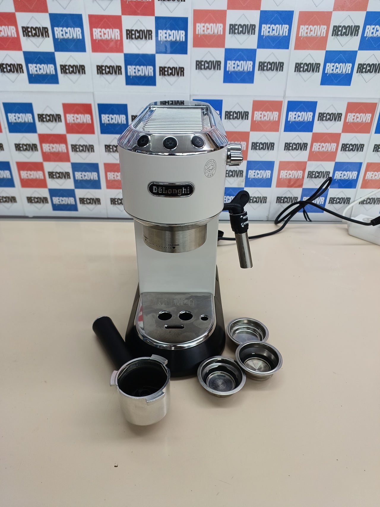 Cafetera DeLonghi Dedica espresso