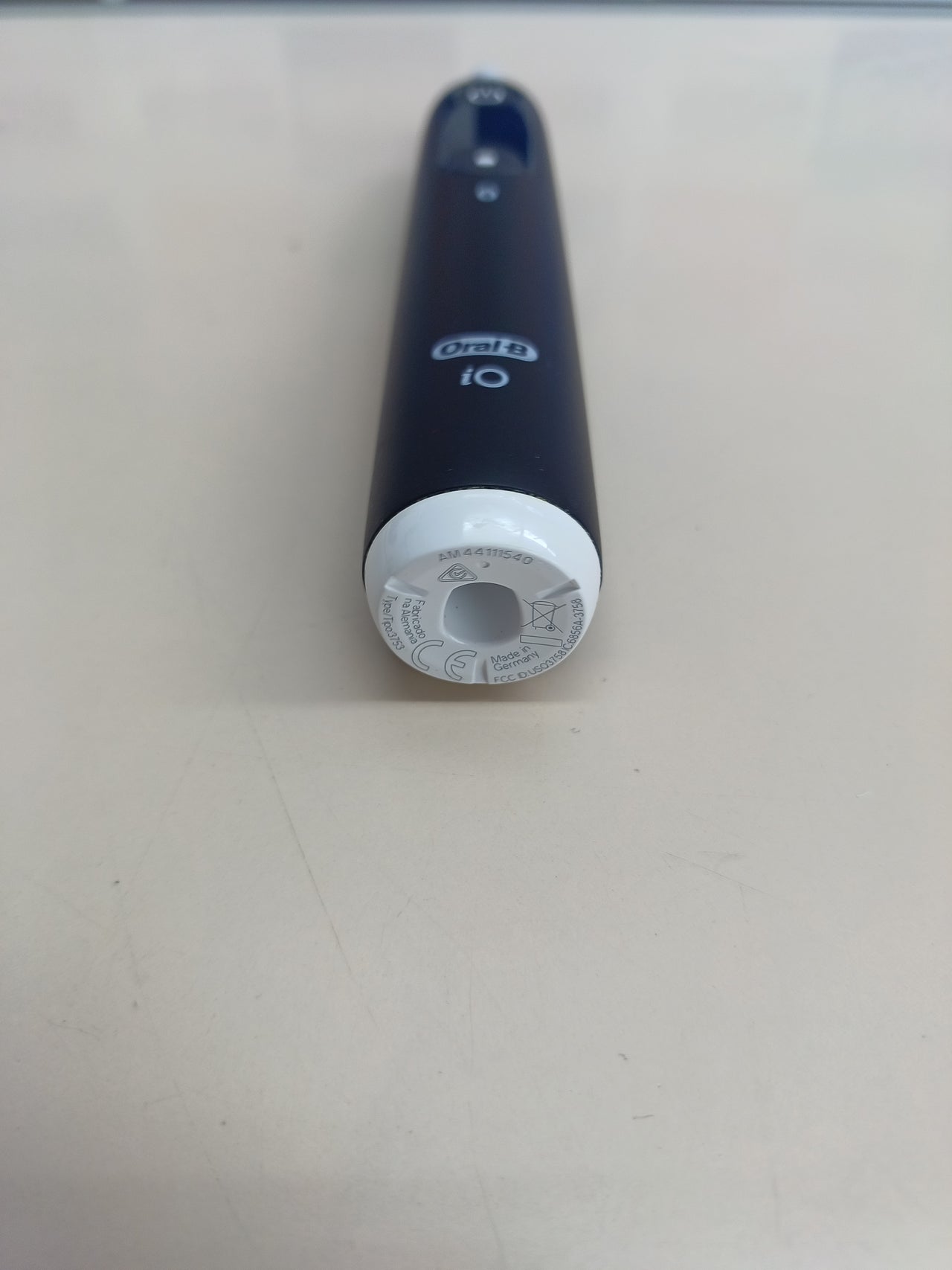 Cepillo eléctrico iO9N negro con estuche de viaje Oral-B