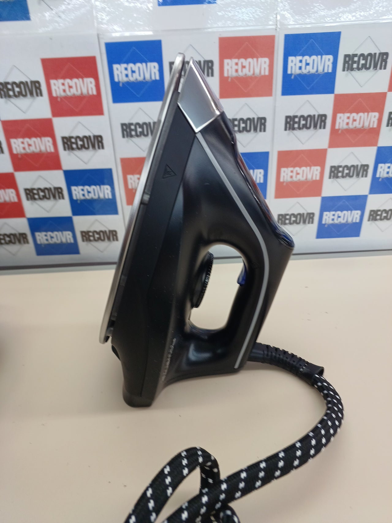 Centro planchado 6,2 bares, vapor potente 1,7 L ROWENTA