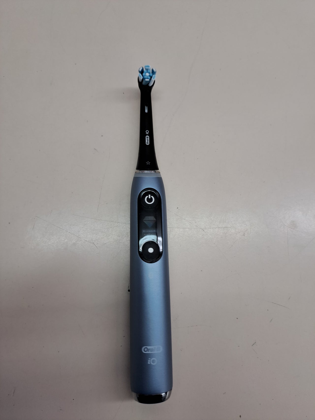 Oral-B iO 9 cepillo eléctrico con estuche cargador azul