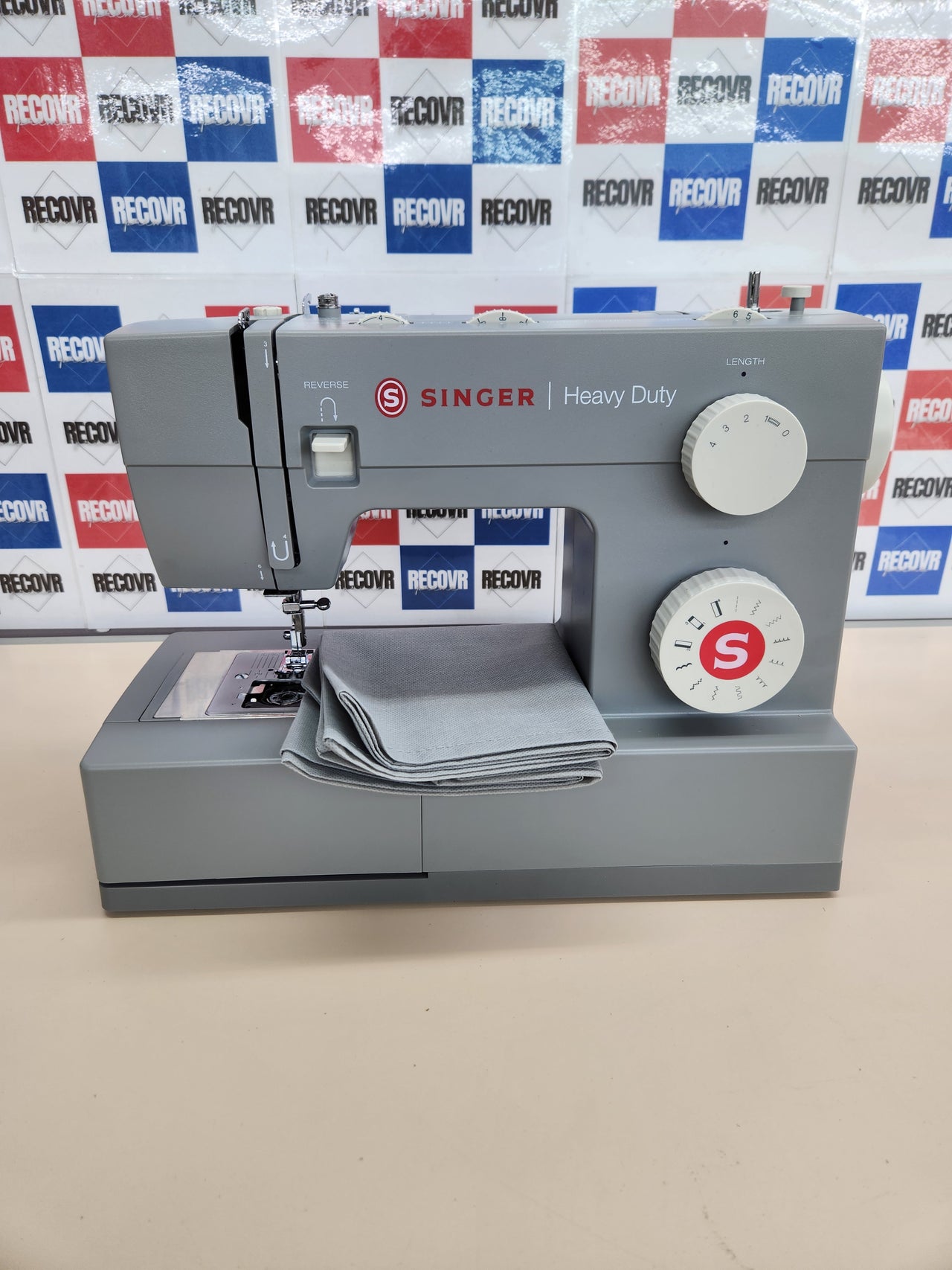 Maquina de Coser Mecánica Singer Heavy Duty 4411