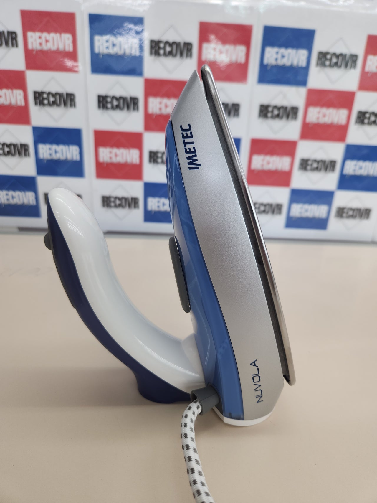 Plancha vapor 1000W de viaje, Suela de acero inoxidable, estuche de viaje, doble voltaje Imetec Nuvola