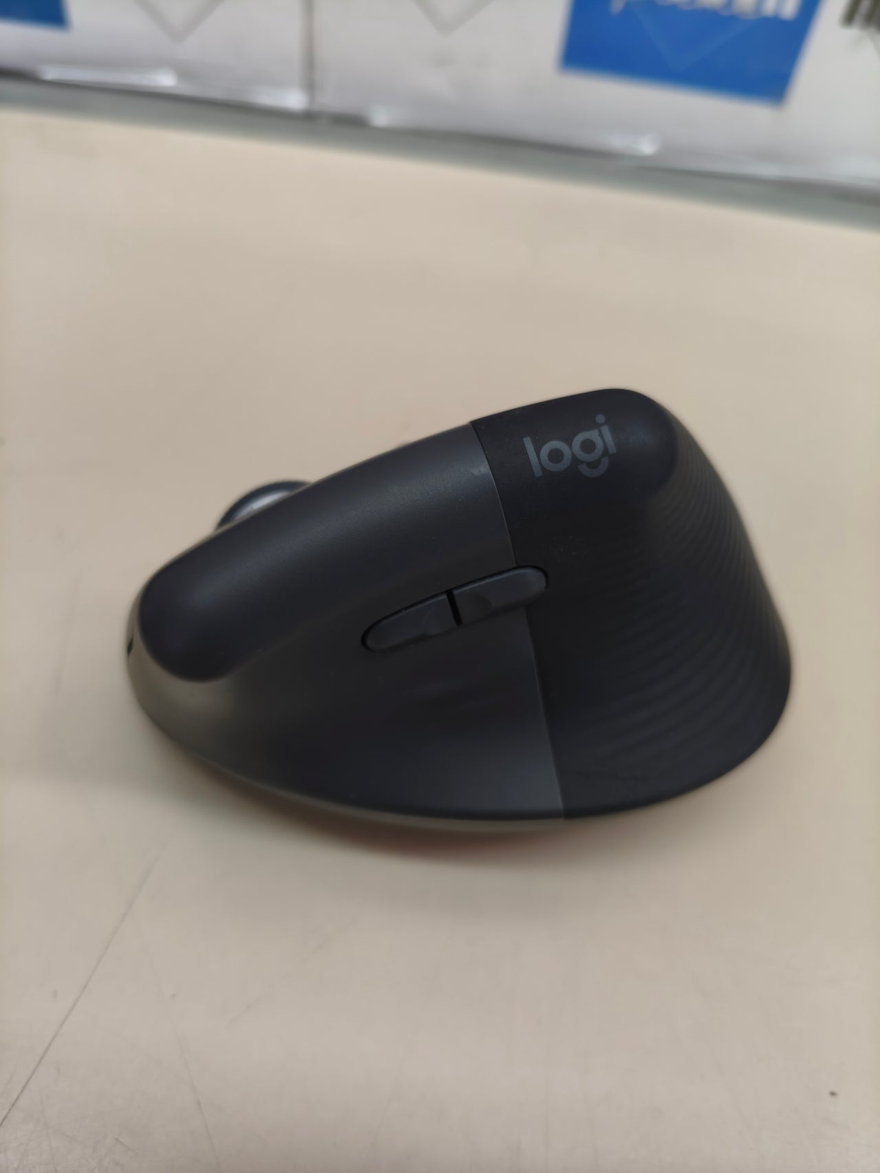 Ratón ergonómico vertical Logitech Lift inalámbrico