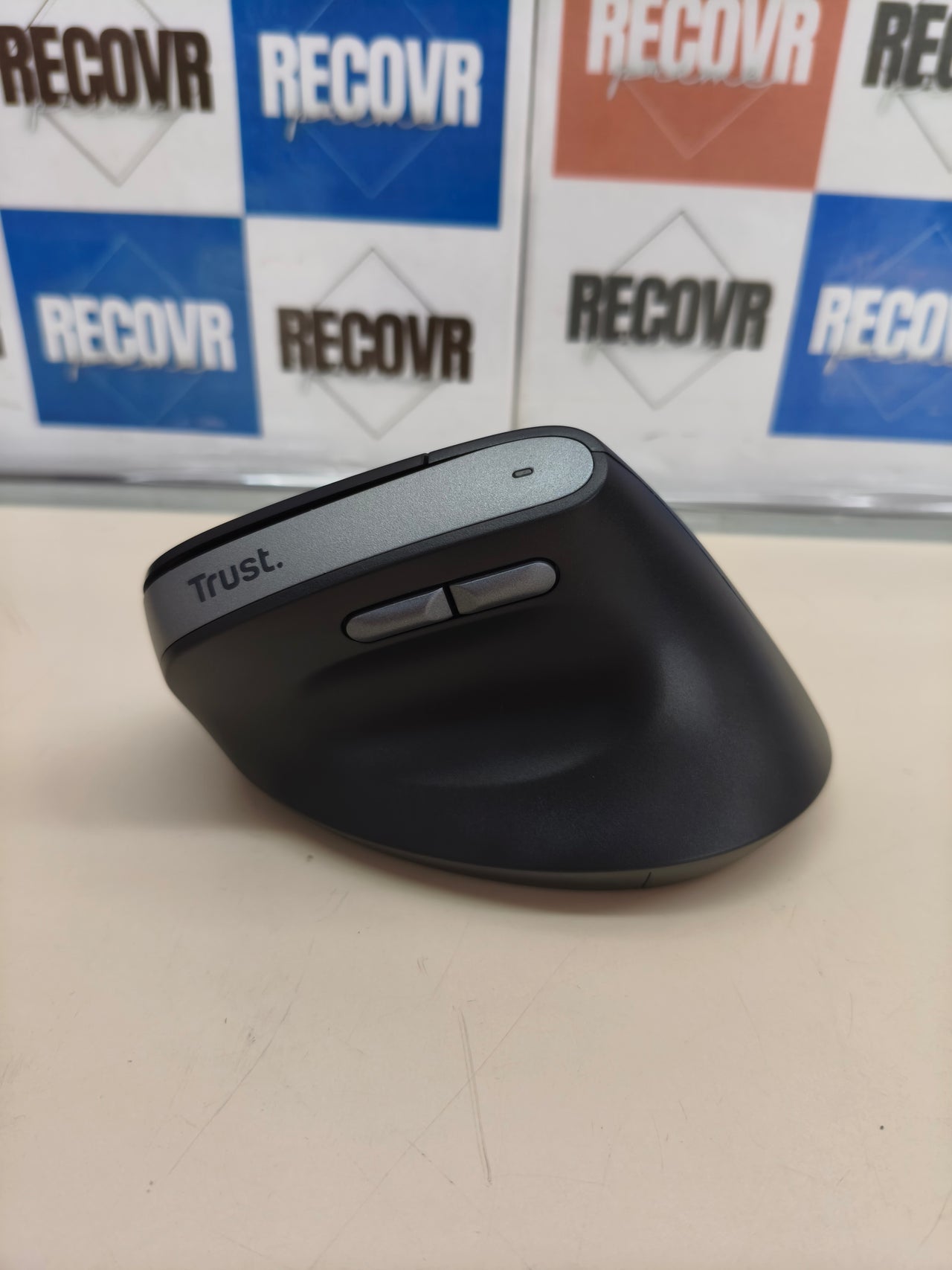 Ratón vertical ergonómico inalámbrico recargable Trust Yuno