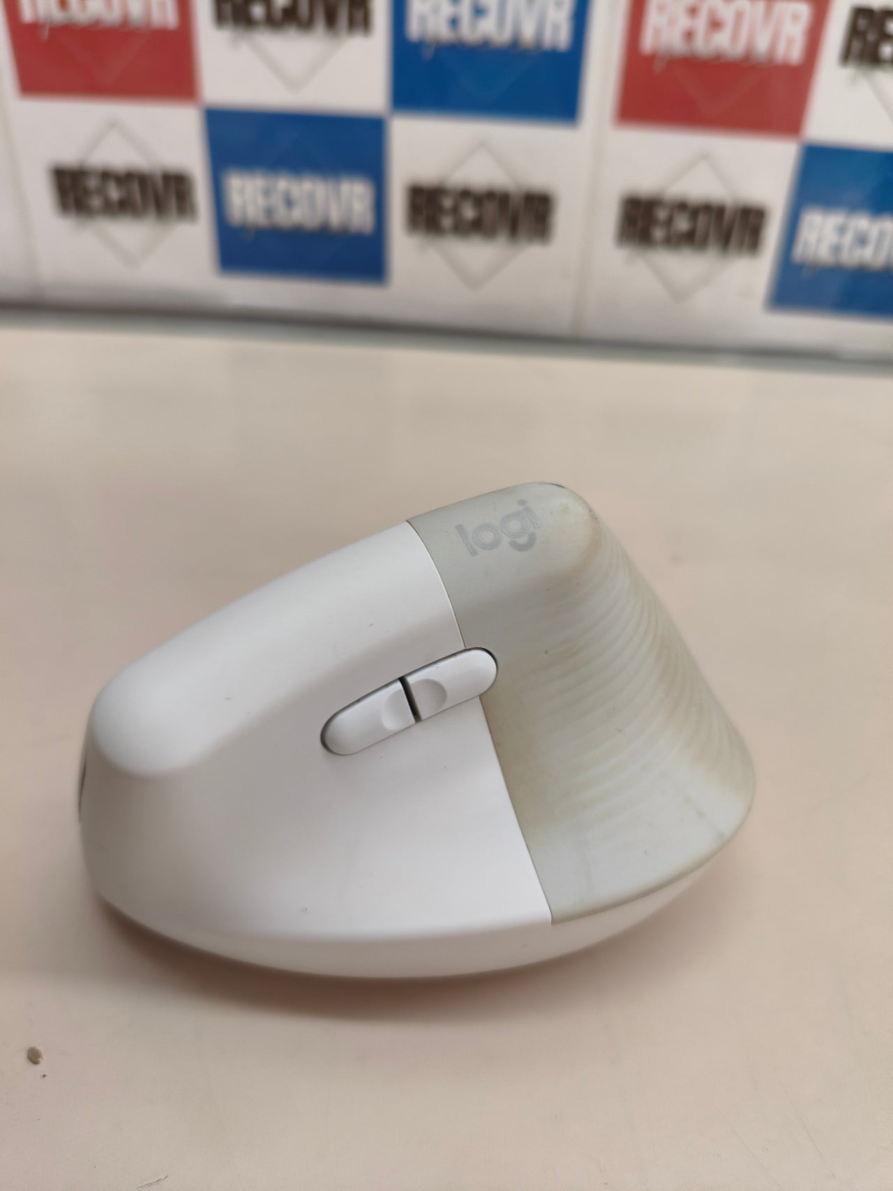 Ratón vertical ergonómico Logitech Lift para Mac, blanco