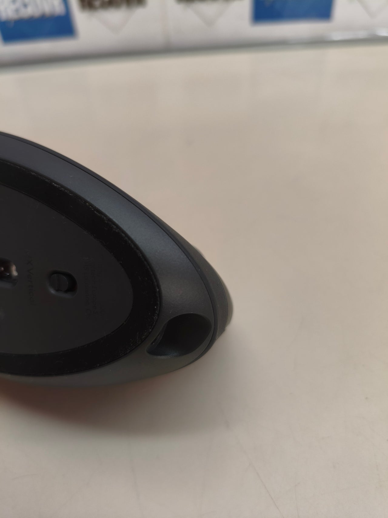 Ratón vertical ergonómico Logitech MX Vertical, gris