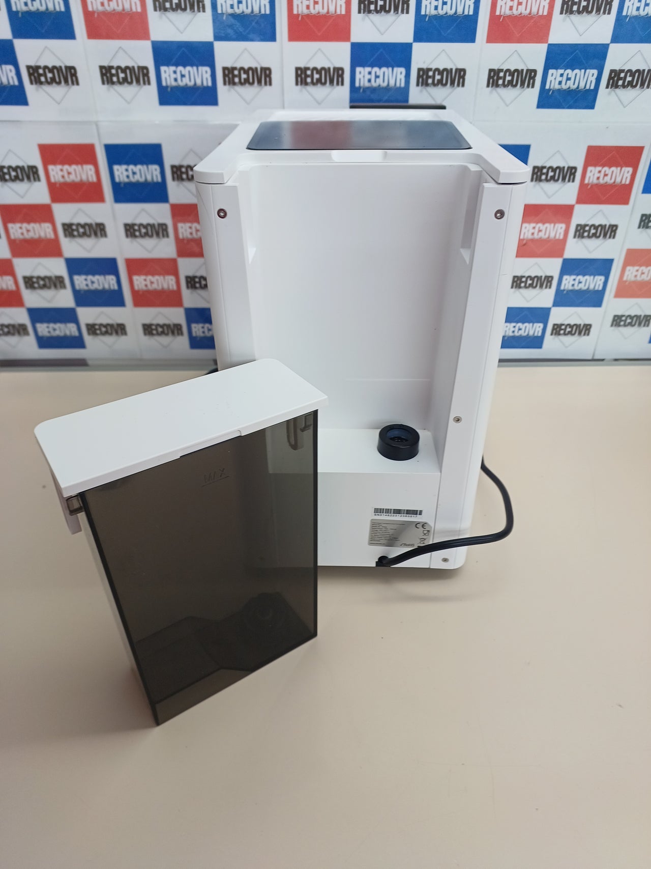 Cafetera superautomática WiFi 19 bares con leche y molinillo - Cecotec