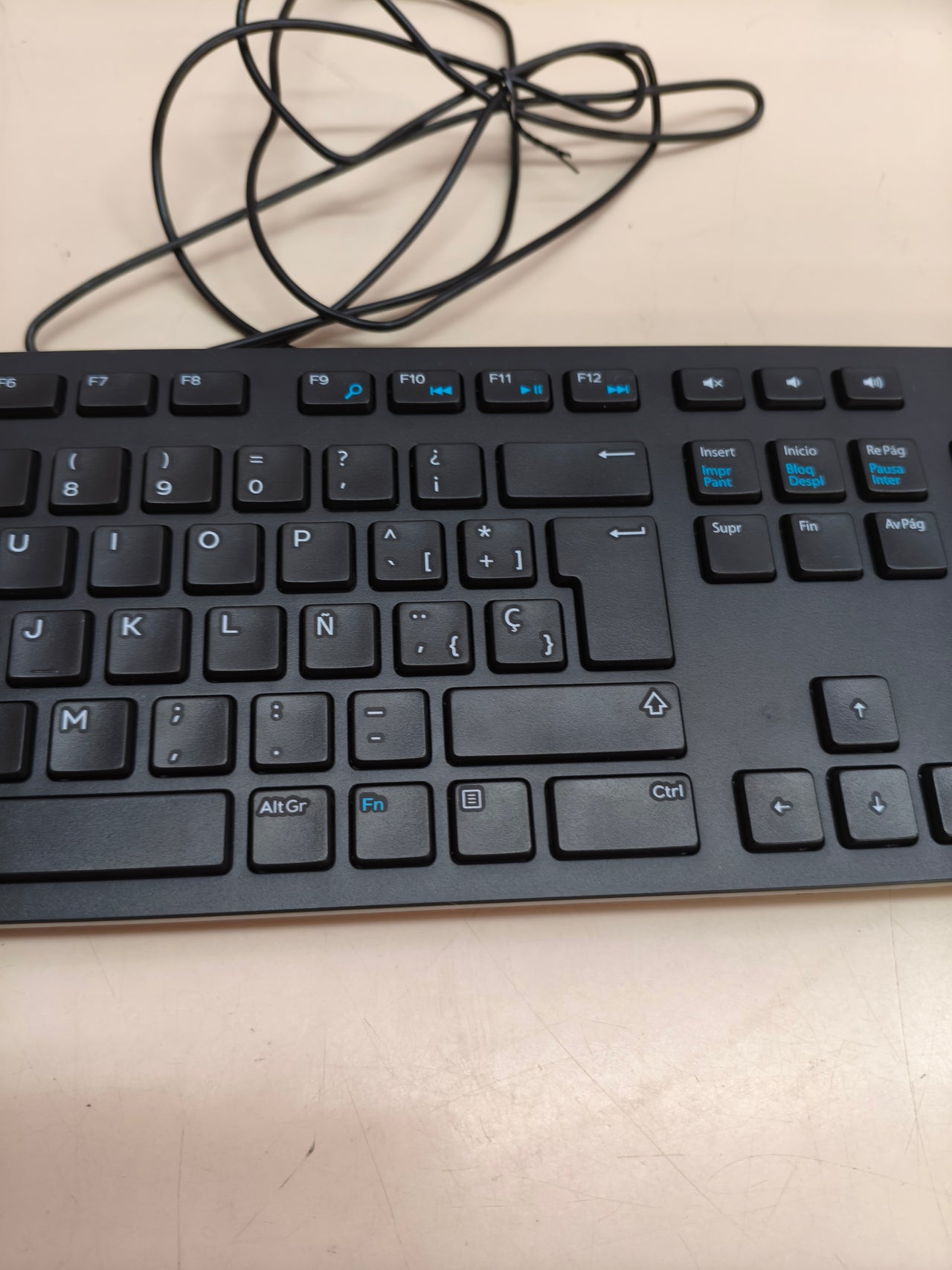 Teclado Amazon Basics compatible con PC y Mac