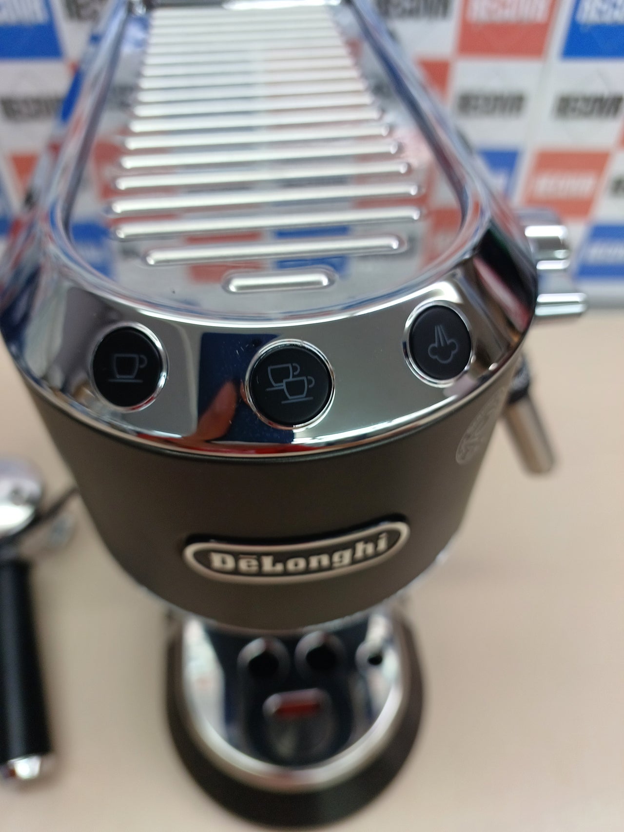 Cafetera espresso bomba acero 1,3 L negra - De'Longhi