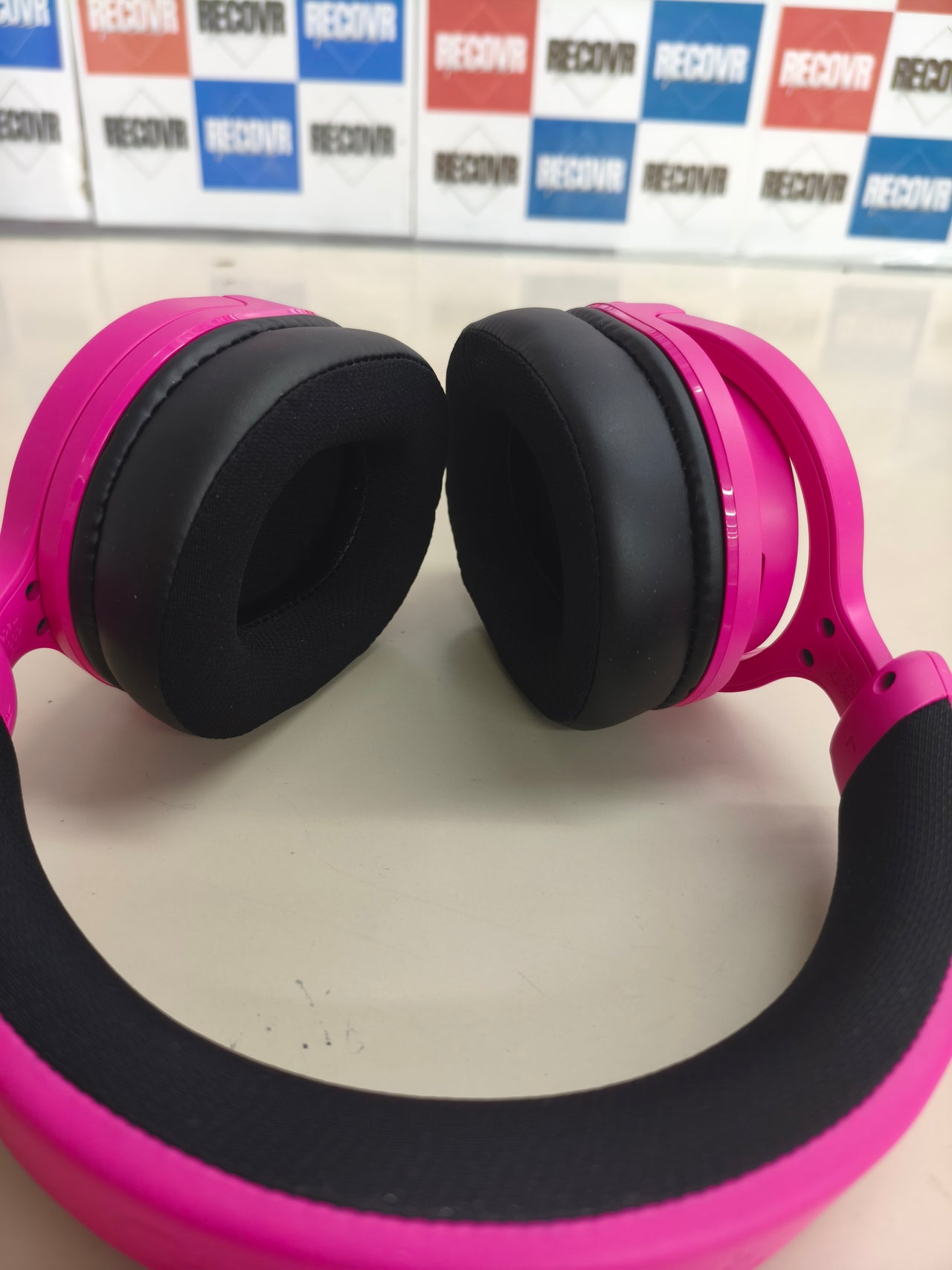 Auriculares gaming Trust Forta para PS5 con licencia oficial