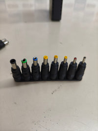 Batería de respaldo para router, módem y cámaras de seguridad.