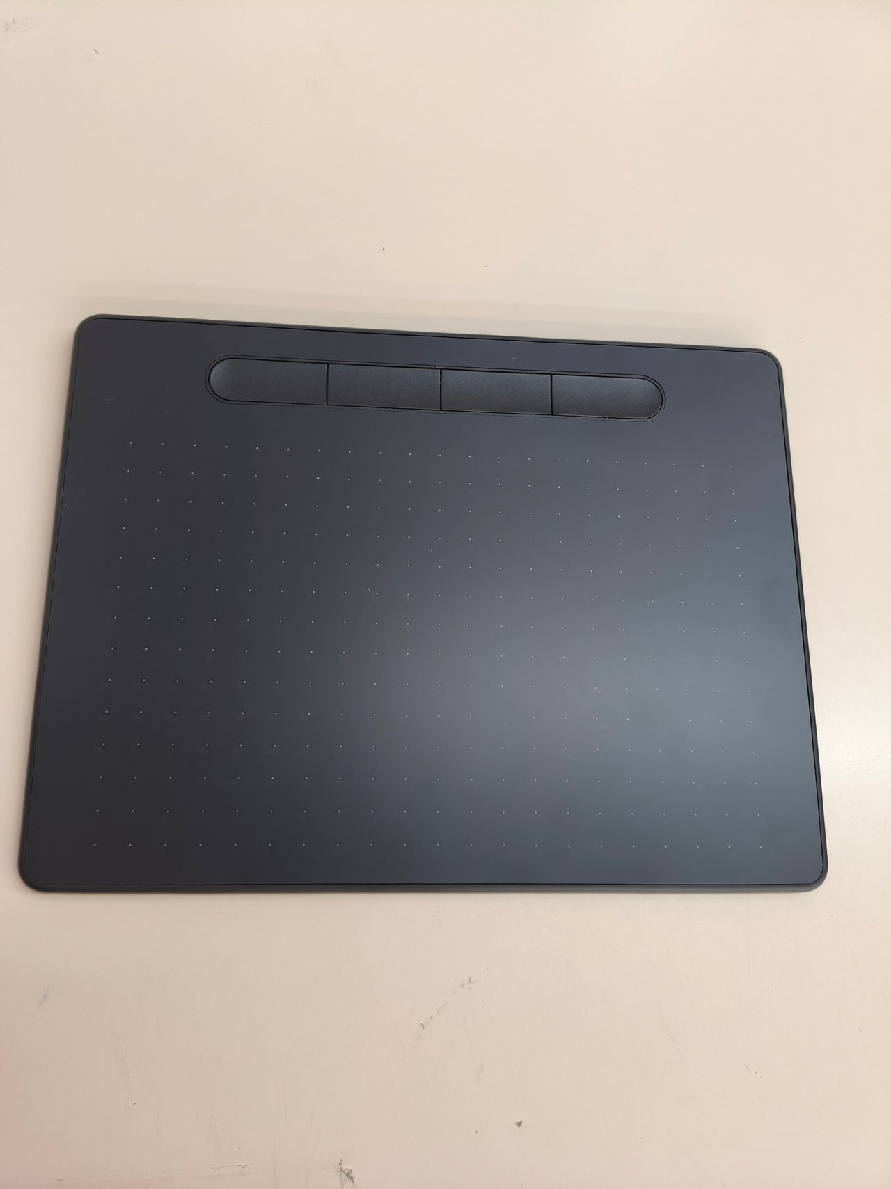 Wacom Intuos Medium, tableta gráfica, lápiz sensible, negra