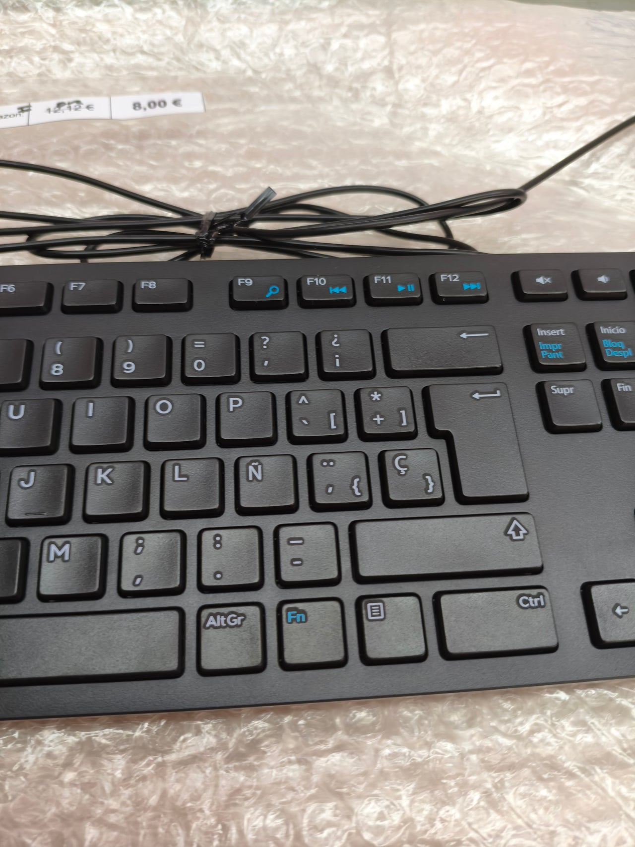 Teclado con cable USB Amazon Basics, español, negro mate