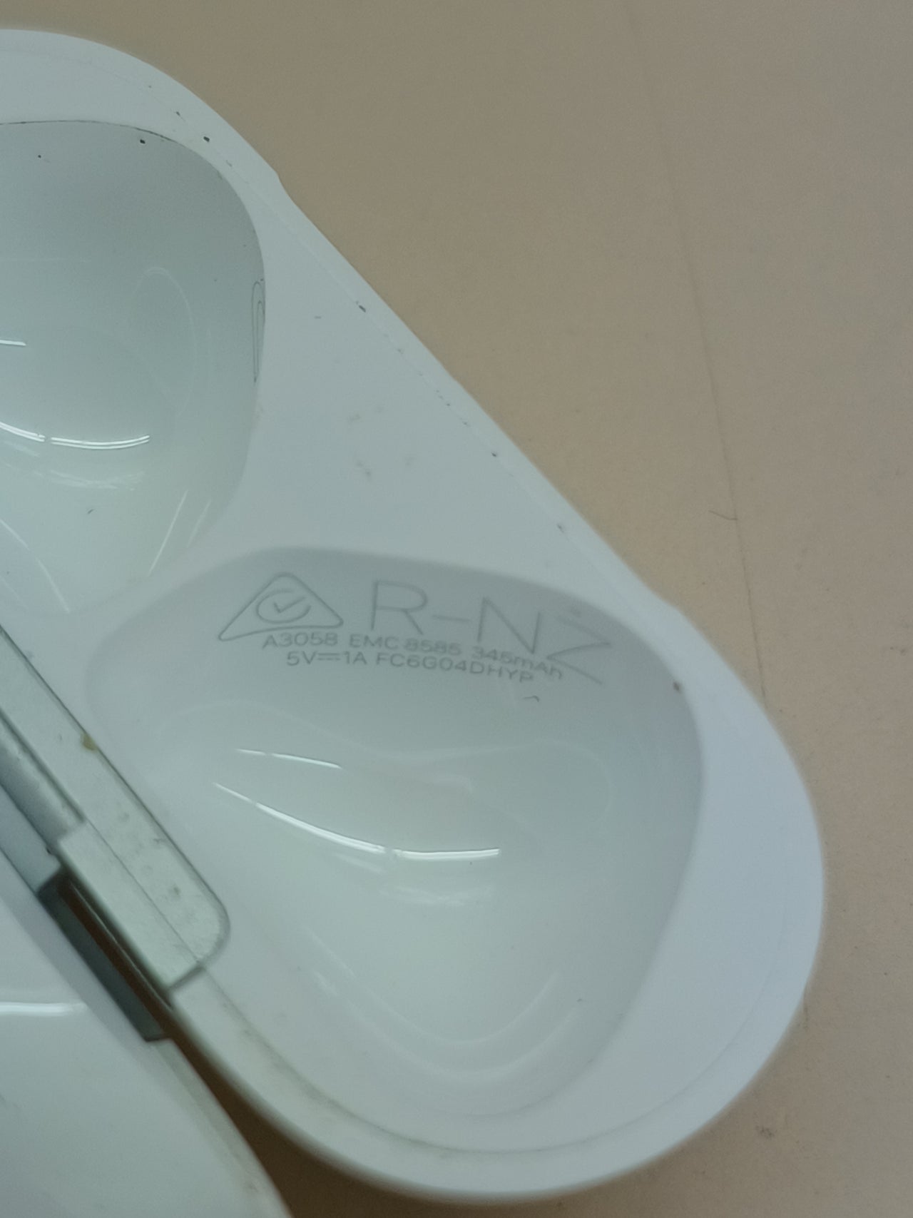 AirPods 4 con audio espacial y USB-C Apple