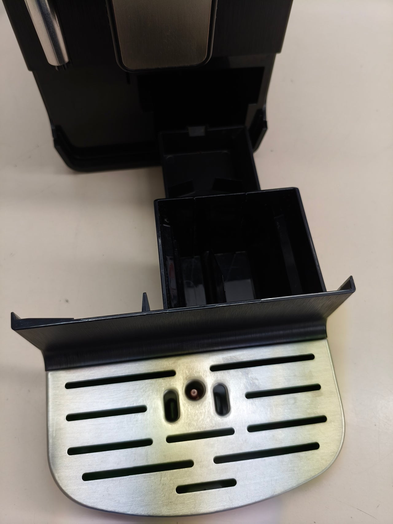 Cafetera superautomática Ufesa Sensazione 20 bares con molinillo y panel táctil