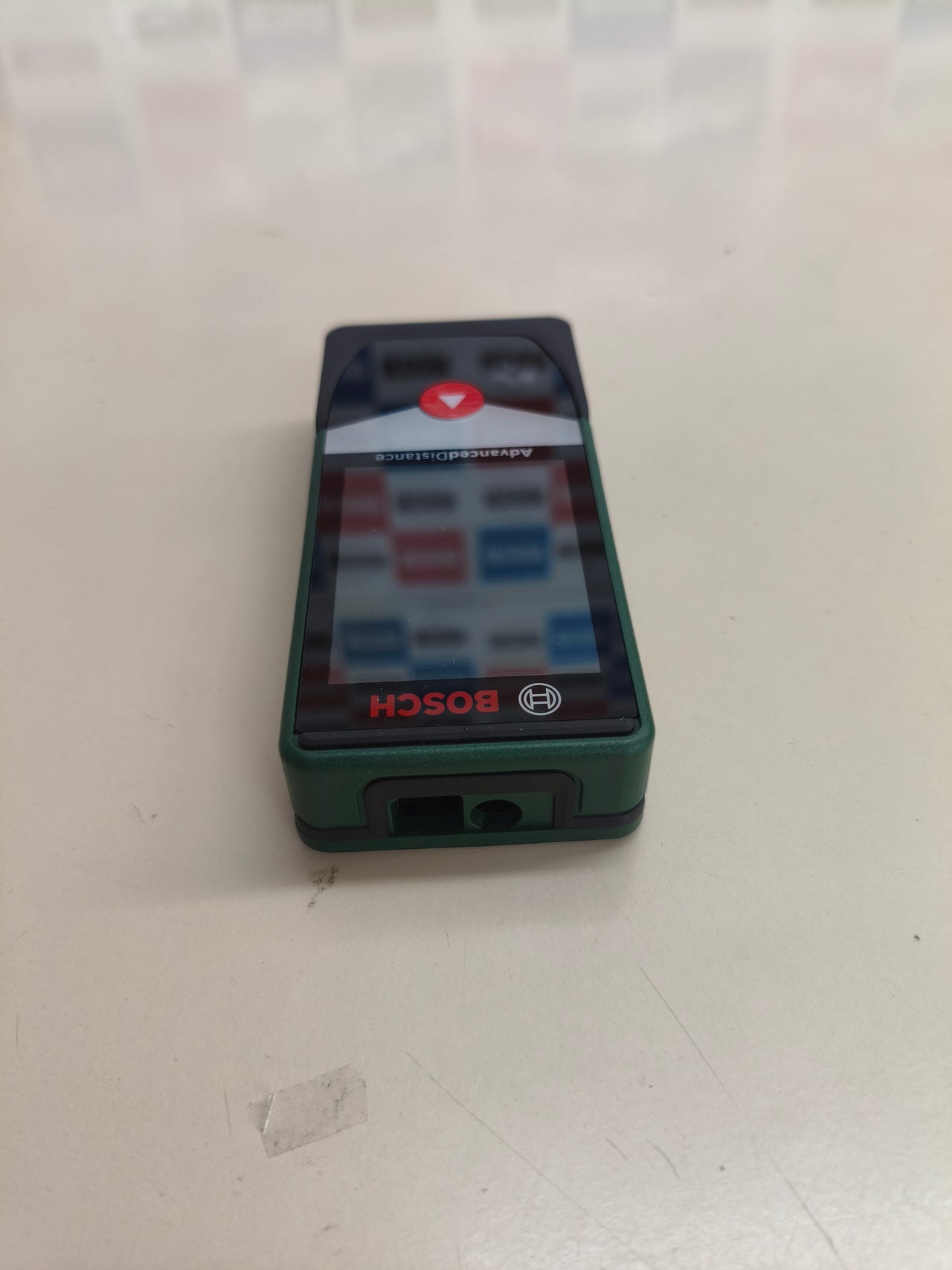 Medidor láser Bosch hasta 50 m con pantalla táctil