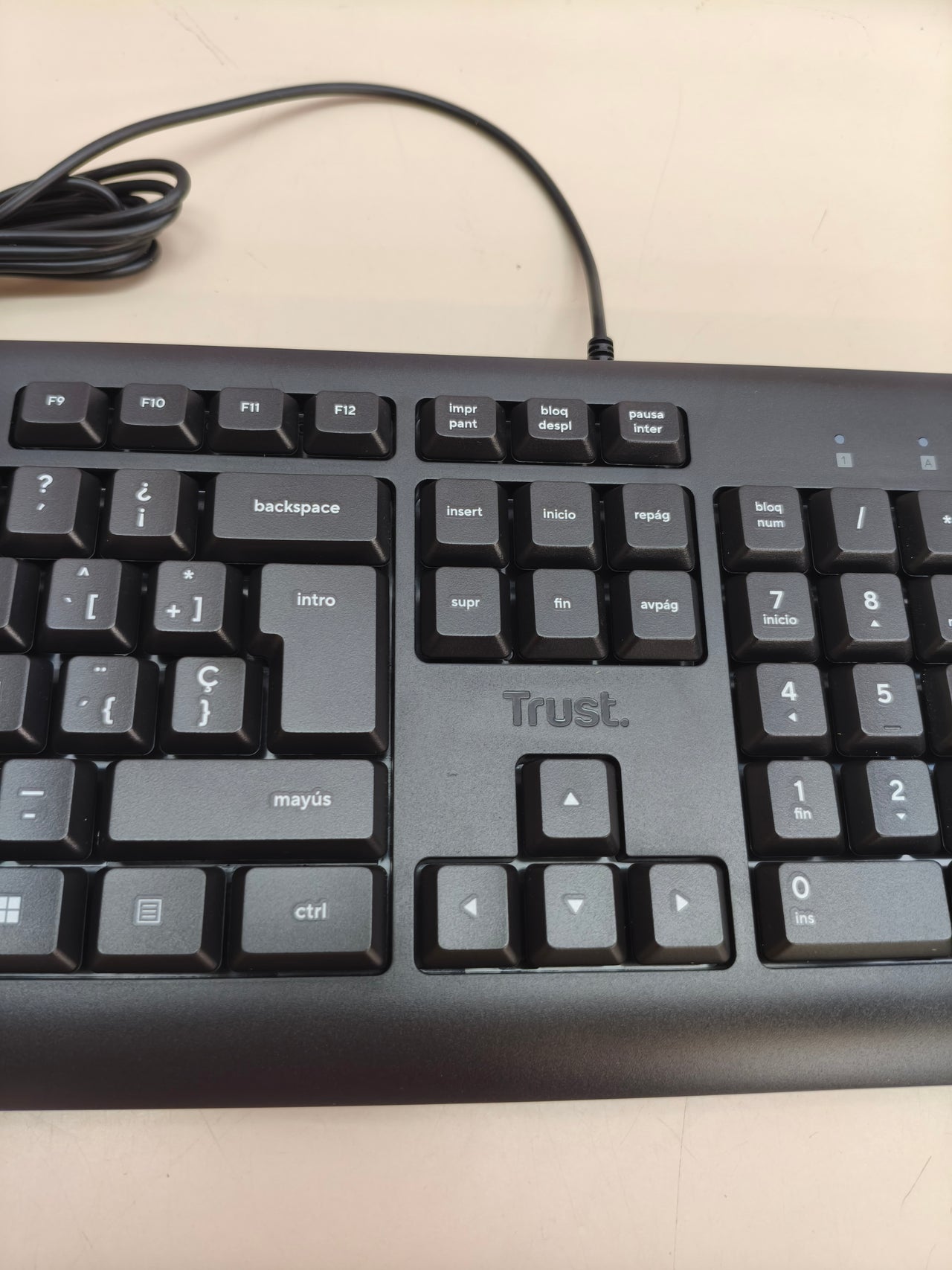 Trust Taro - Teclado con cable para Windows