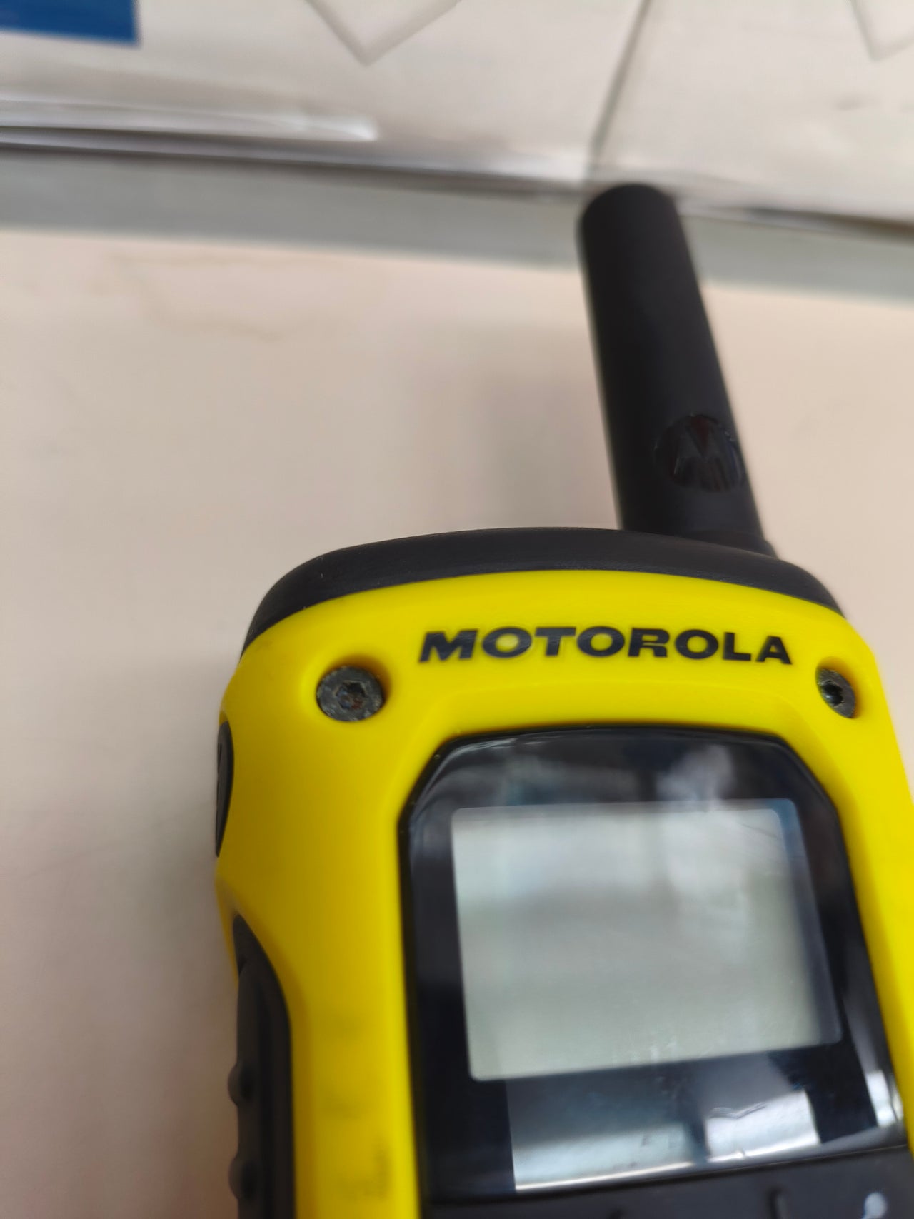 Motorola TALKABOUT T92, 2 walkie-talkies PMR446, IP67, negro/amarillo