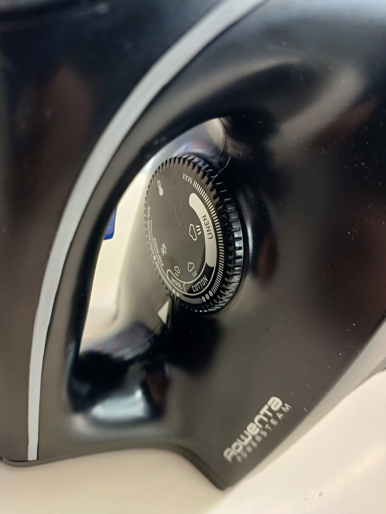 Centro planchado 6,2 bares, vapor potente 1,7 L ROWENTA