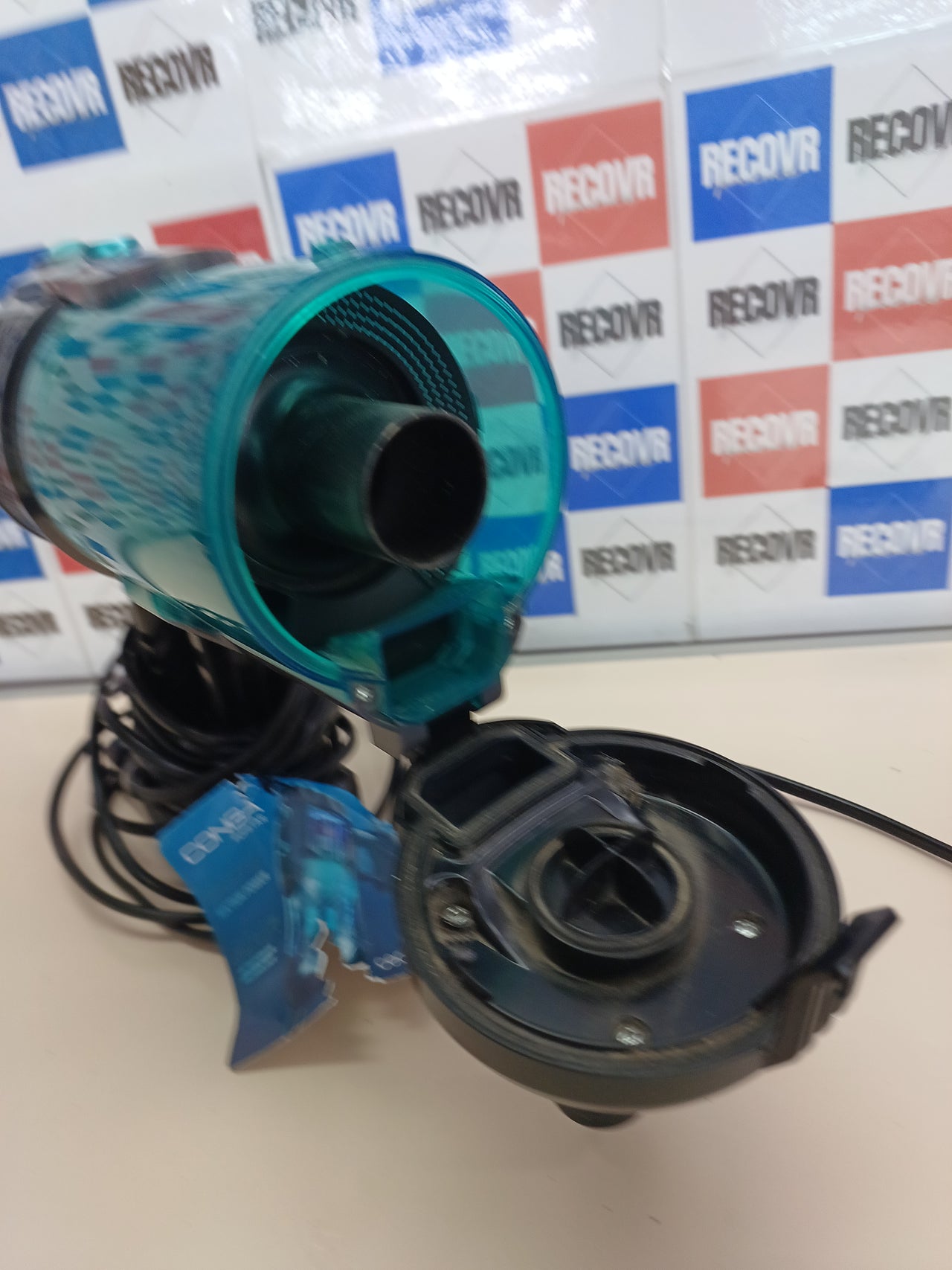 Aspiradora escoba 600W ciclónica 18kPa – Cecotec