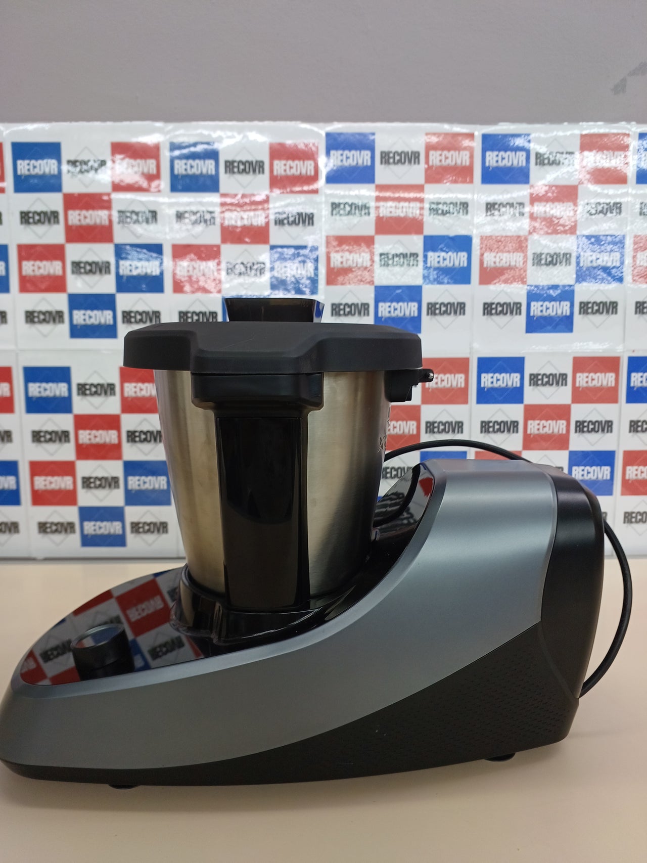 Cecotec Robot de Cocina Multifunción Mambo Touch con Jarra Habana. 1600 W, 37 Funciones, Pantalla Táctil TFT 5" con Recetario Integrado, 3,3 Litros, APP, Báscula y Jarra de Acero Inox + Habana