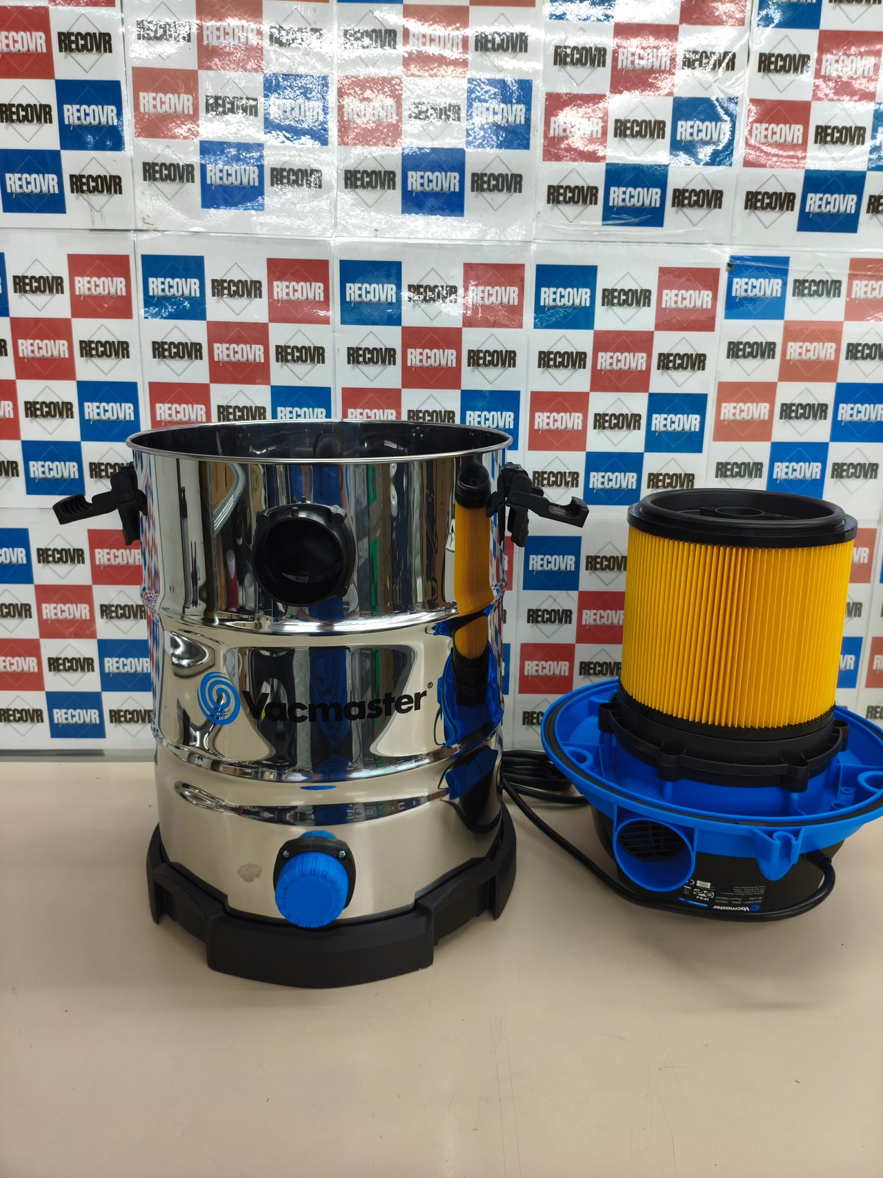 Aspirador industrial para sólidos y líquidos de 30 litros