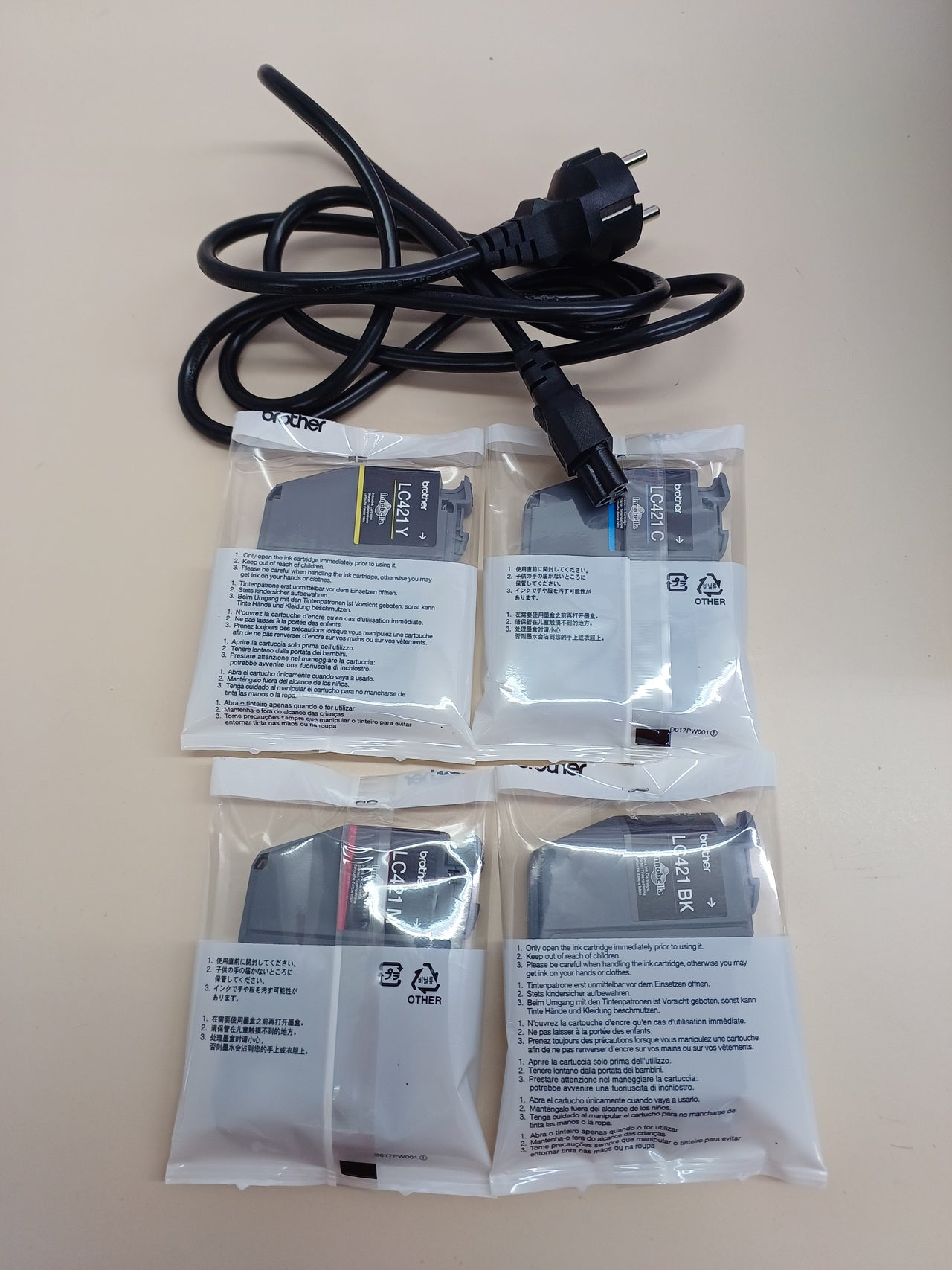 Brother DCPJ1050DW Impresora Multifunción de Tinta con WiFi, WiFi Direct, Conexión a Dispositivos Móviles e Impresión Automática a Doble Cara