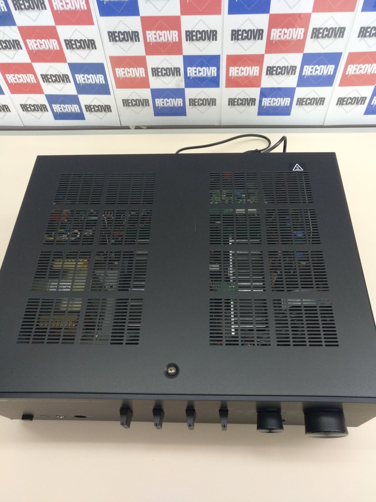 Yamaha AS-301 - Amplificador integrado estéreo de 95 W por canal, negro