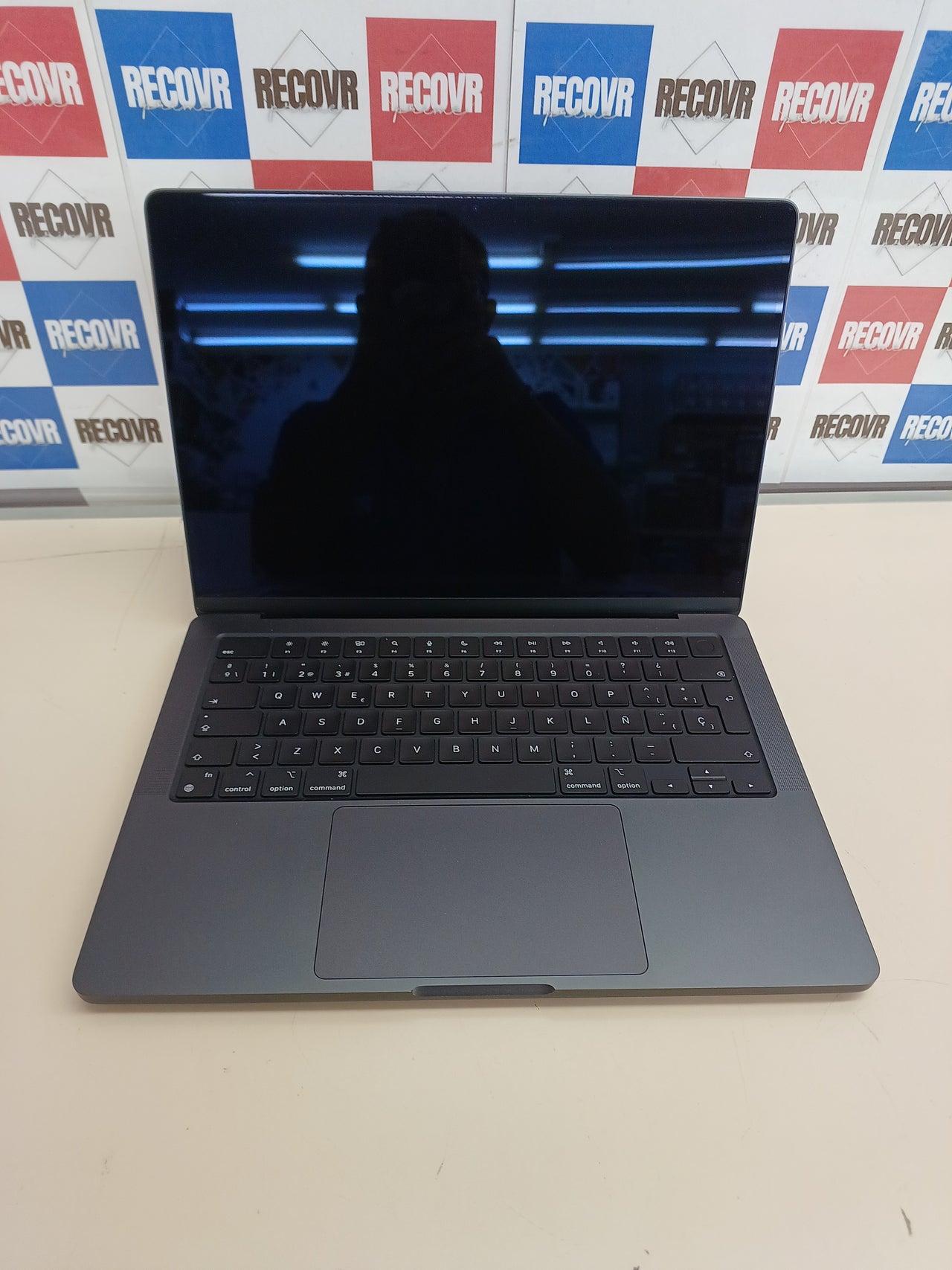 MacBook Pro 14” M3 Pro 18GB 512GB negro espacial Apple