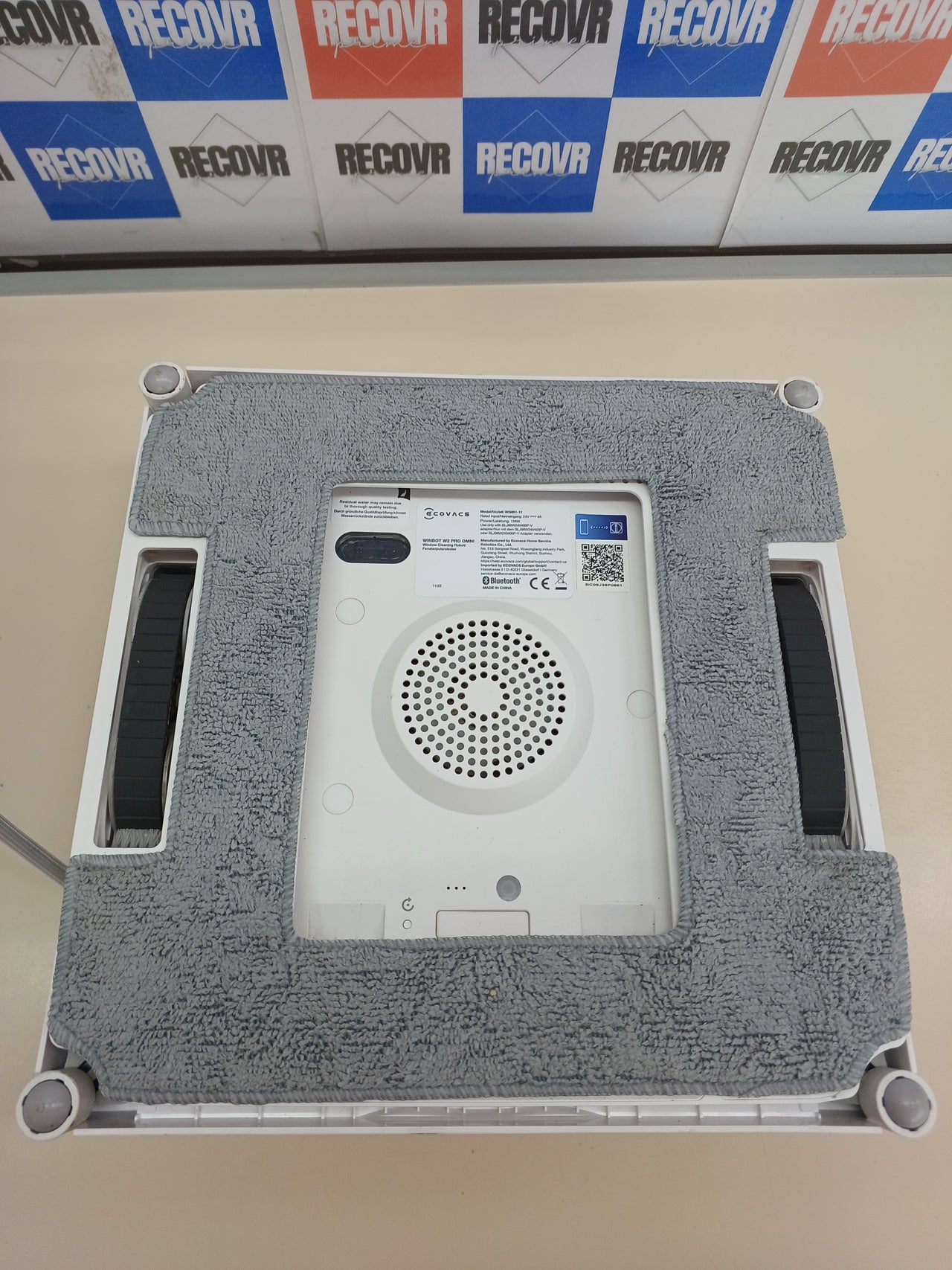 Robot limpiacristales con estación Omni y triple pulverizador – ECOVACS
