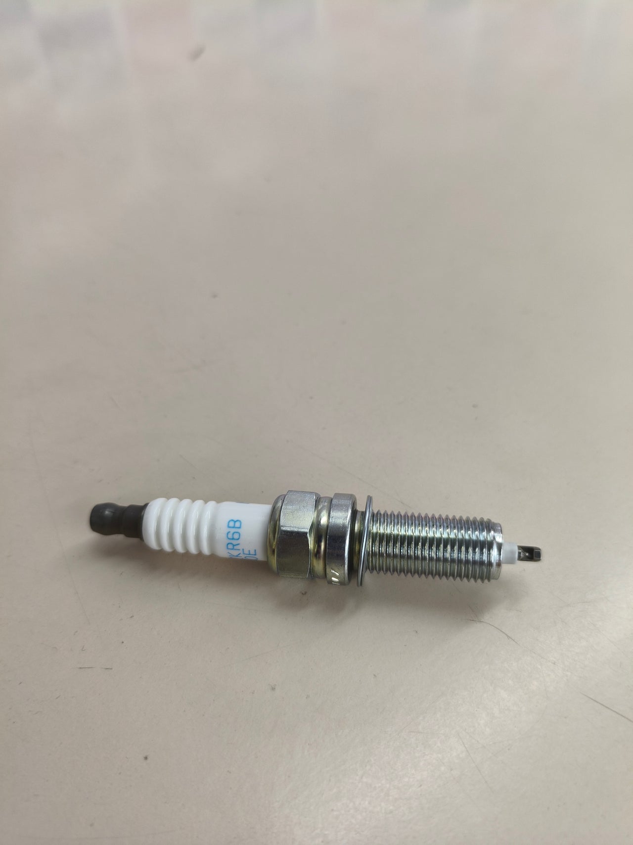 Bujía de encendido NGK Laser Iridium SILZKR6B10E 93815