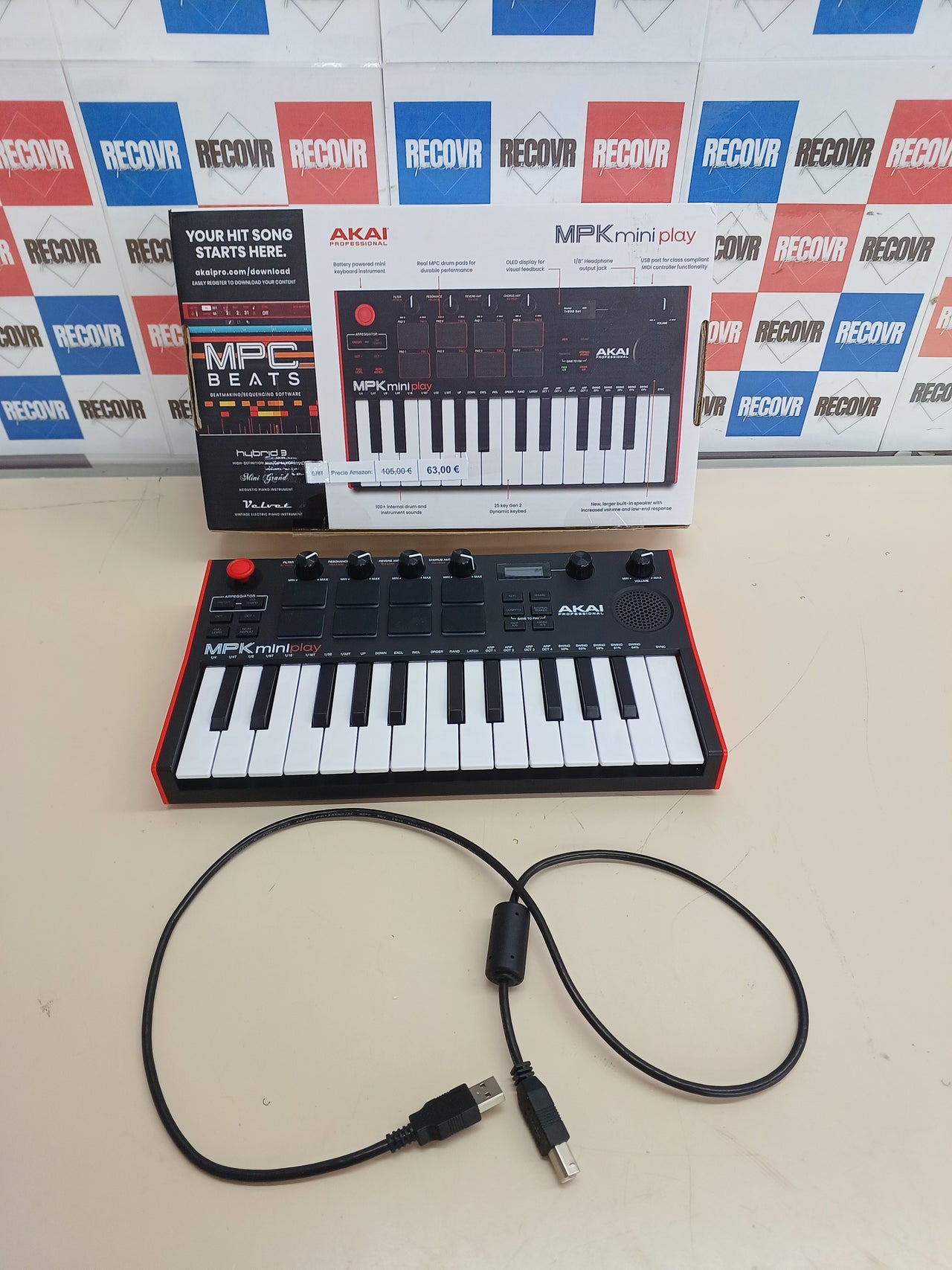 Controlador MIDI 25 teclas con altavoz y pads Akai MPK Mini Play MK3