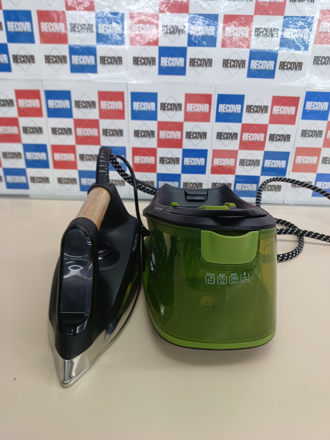 Centro de planchado 6 bares con golpe 270 g/min Rowenta