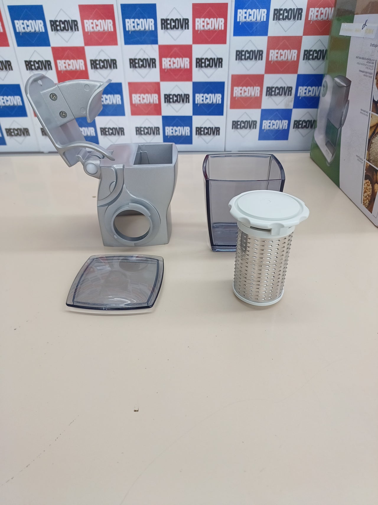 Rallador Eléctrico, 150 w. Rodillo Acero Inoxidable, Tolva Aluminio, Recipiente Extraíble Tapa Frescura, Sistema Seguridad, Imetec Grattugissima,